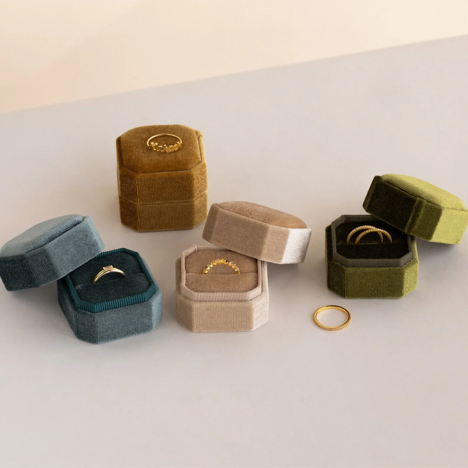 1 Slot Velvet Ring Box - Image 2