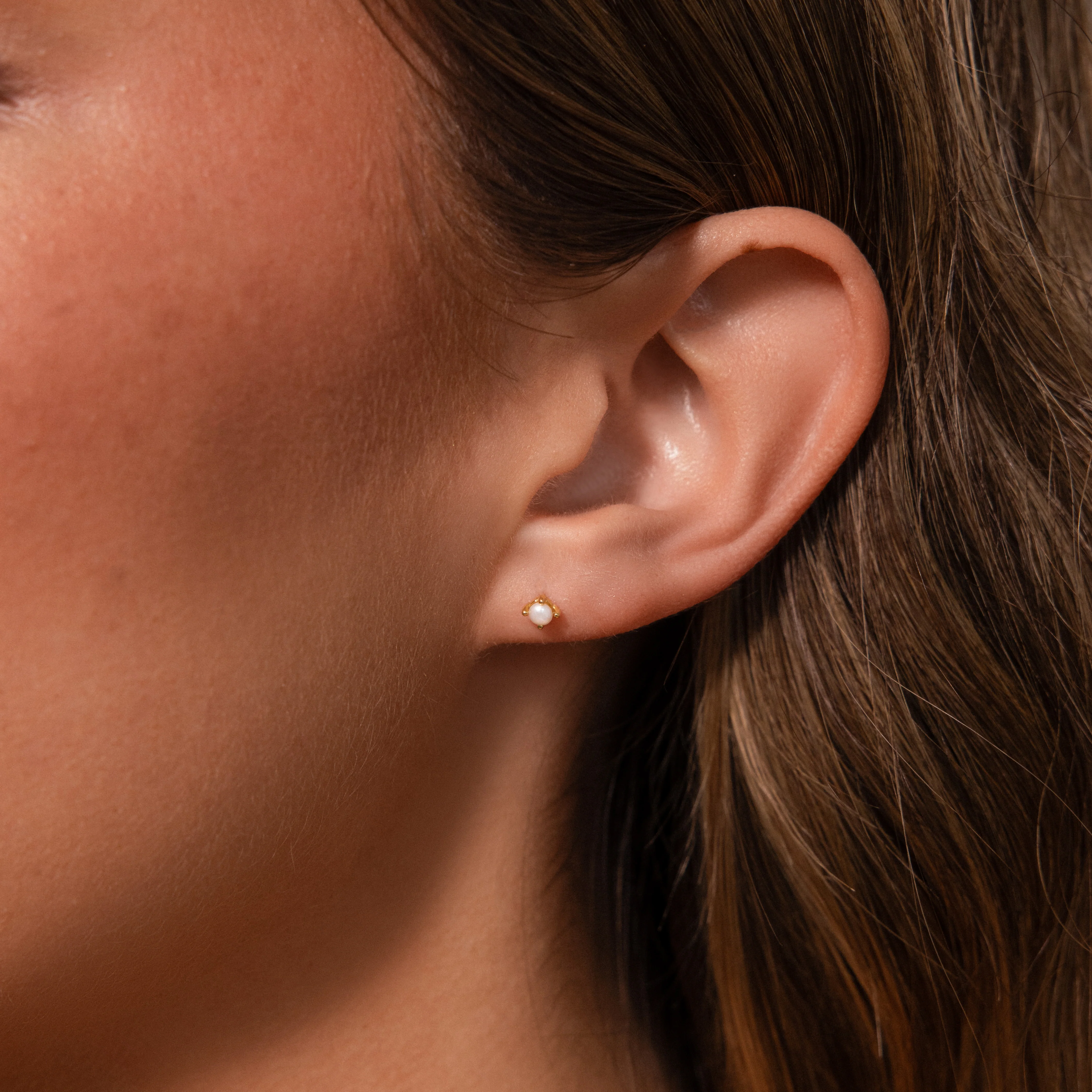 Baby Venus Flatback Studs - Image 2