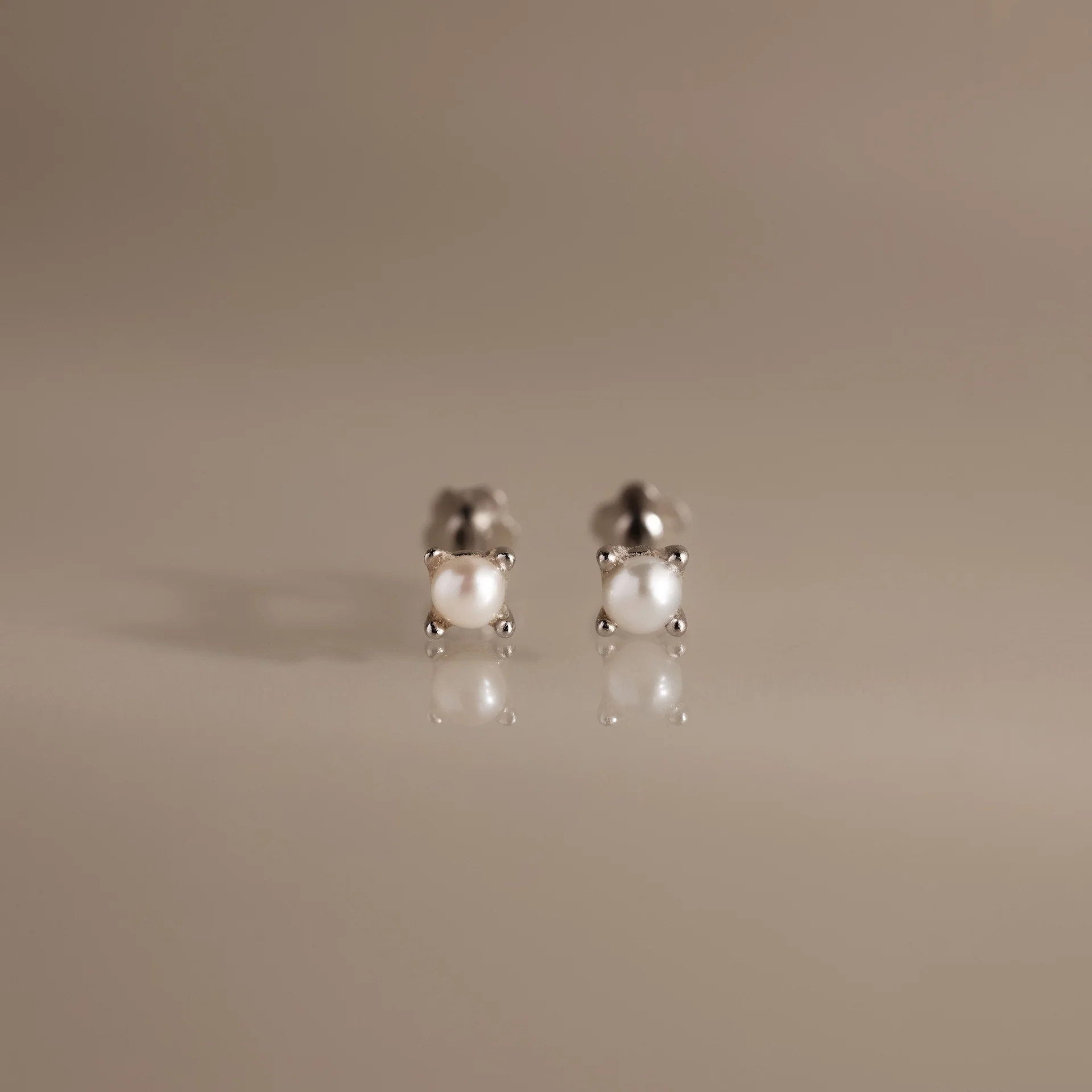 Baby Venus Flatback Studs in Silver