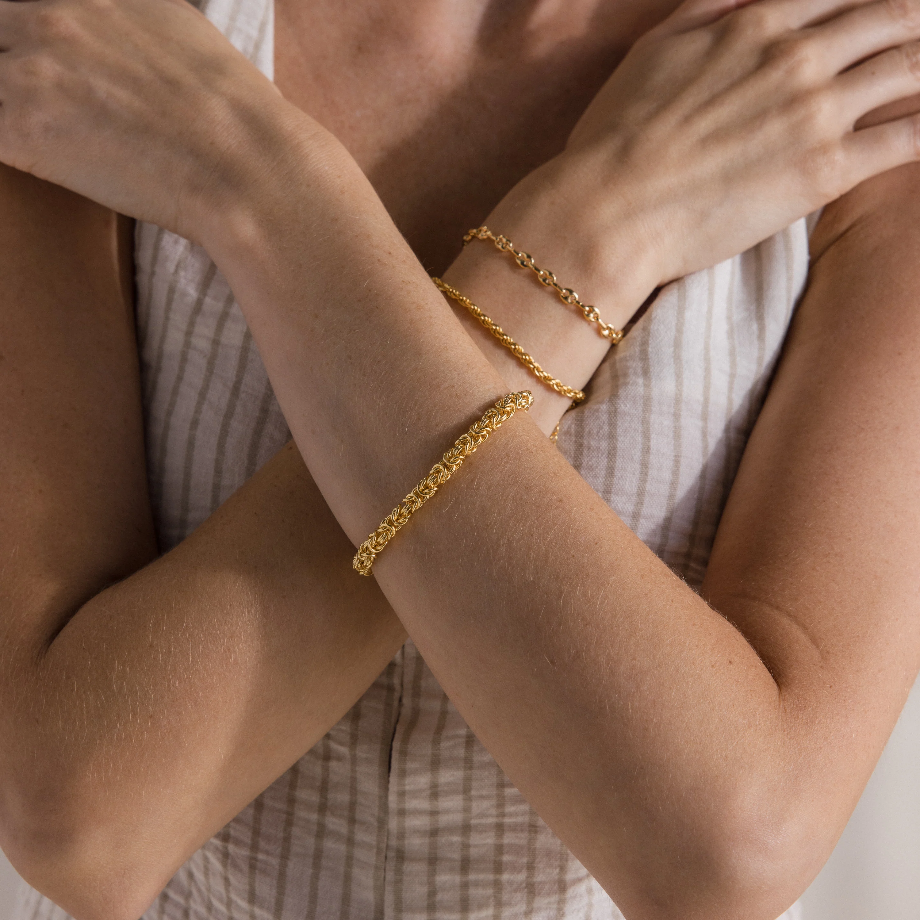 Bold Byzantine Bracelet in 18K Gold - Image 4