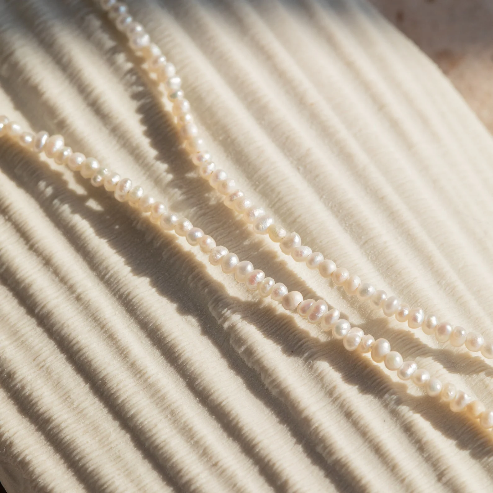 Brinley Pearl Anklet in 18K Gold - Image 7