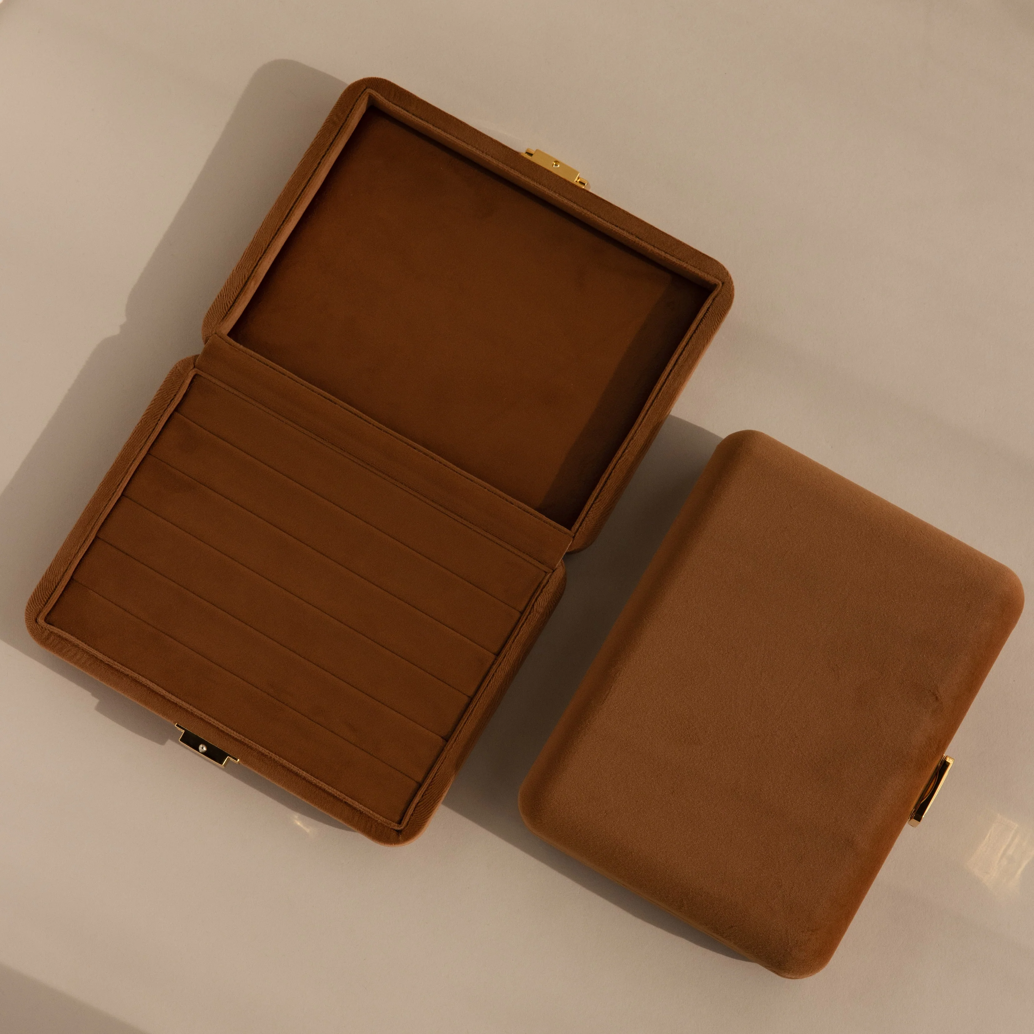 Brown Rectangle Velvet Jewelry Case - Image 2