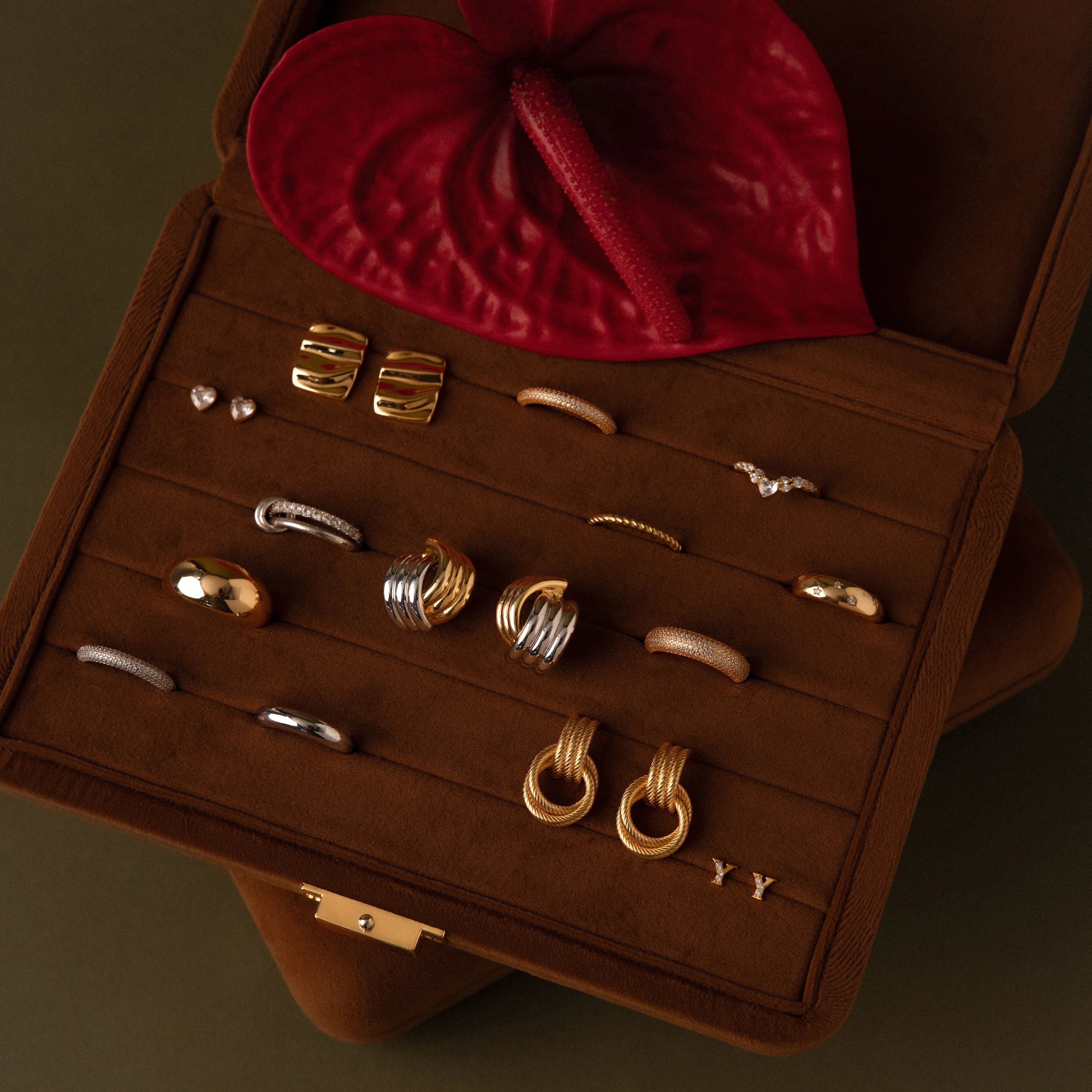 Brown Rectangle Velvet Jewelry Case - Image 4
