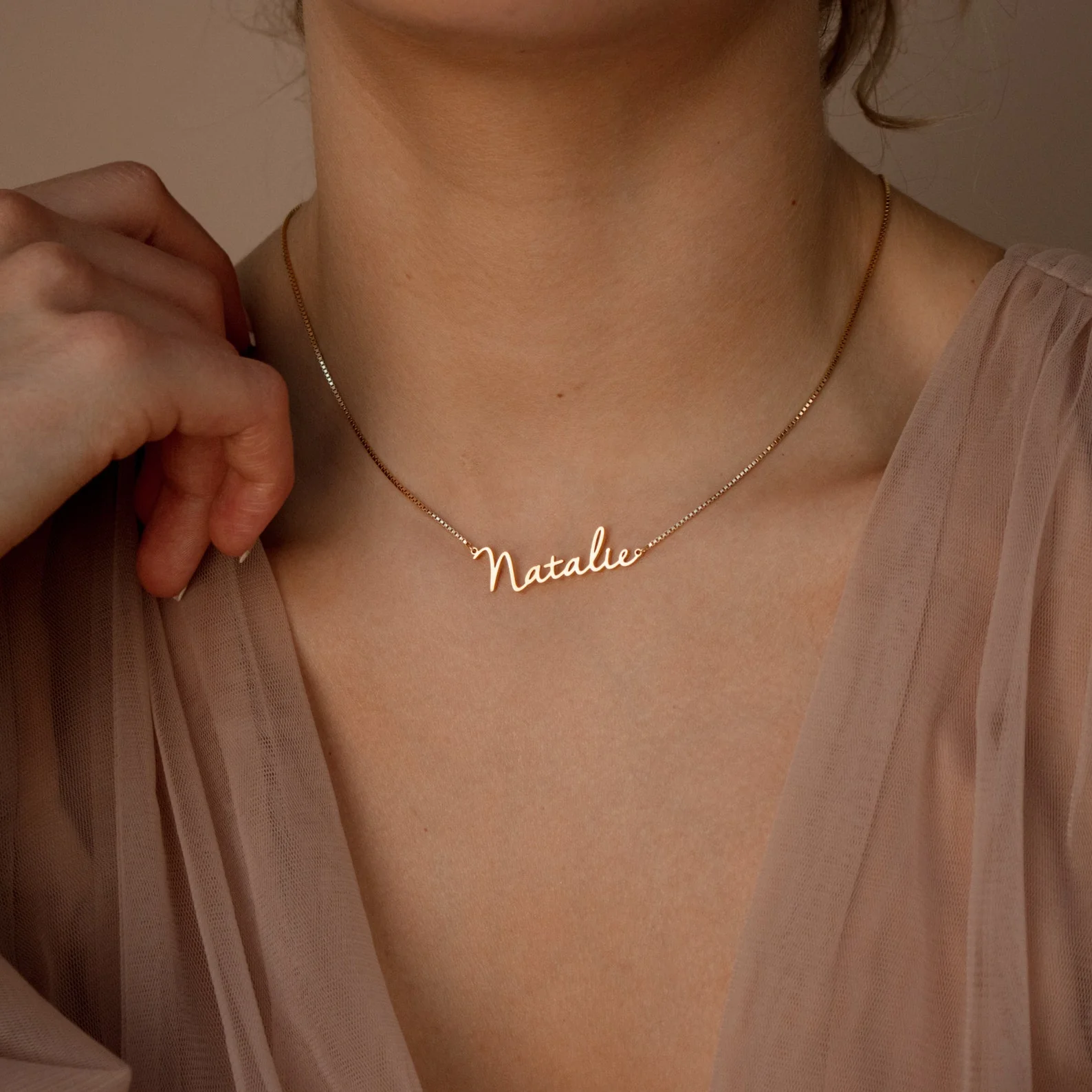 Callie Box Chain Name Necklace in 18K Gold - Image 4