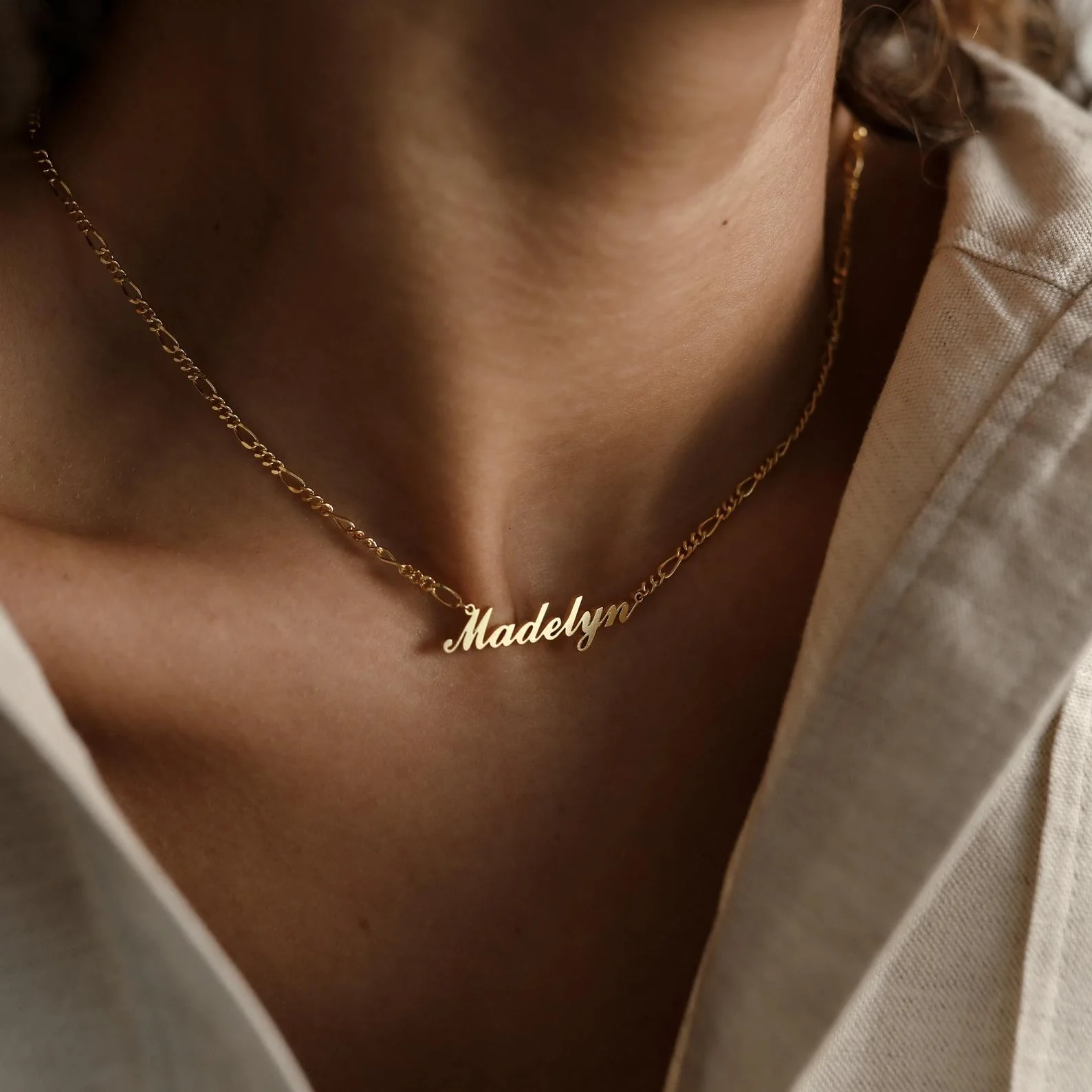 Carrie Figaro Chain Name Necklace - Image 3