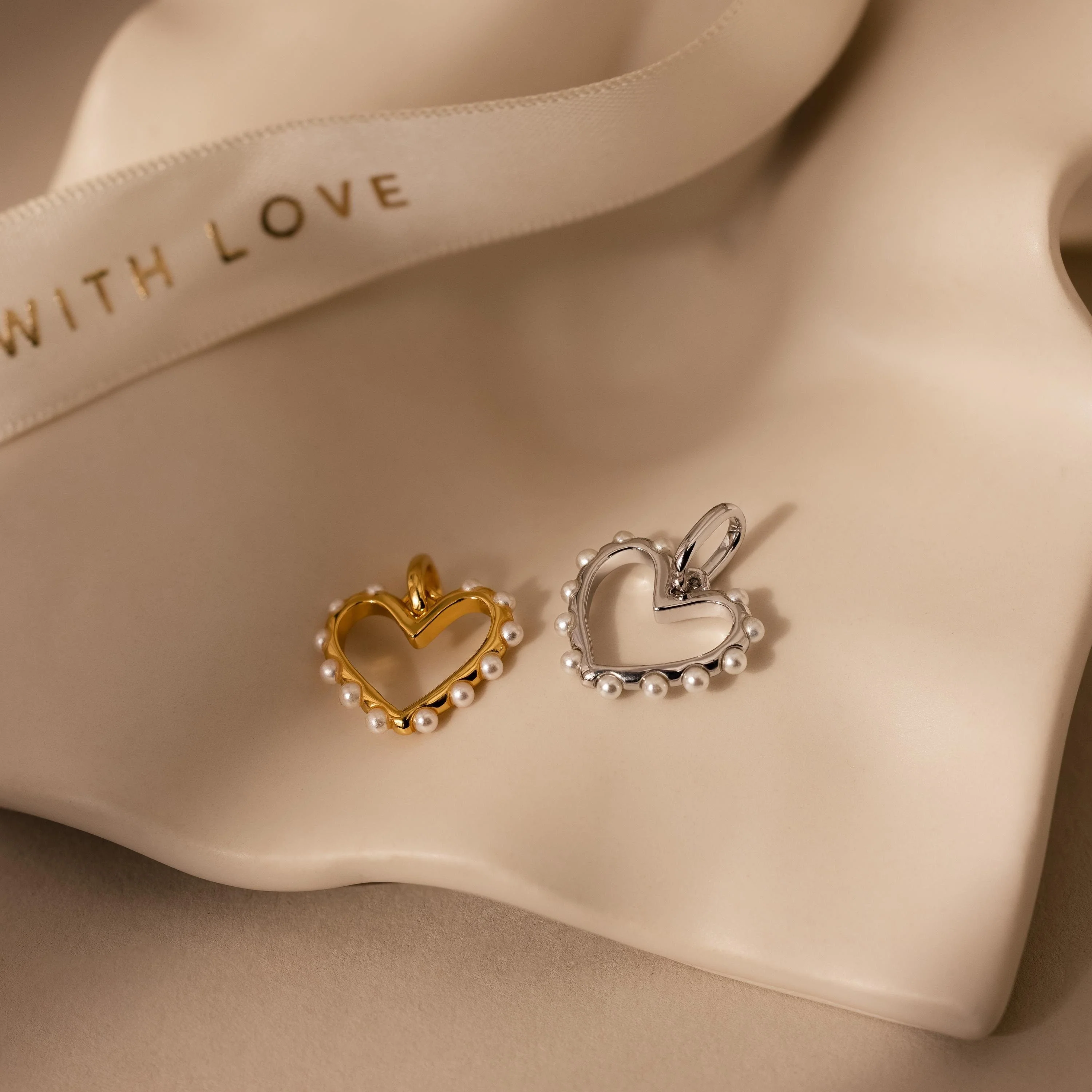 Classic Pearl Heart Charm in 18K Gold - Image 7