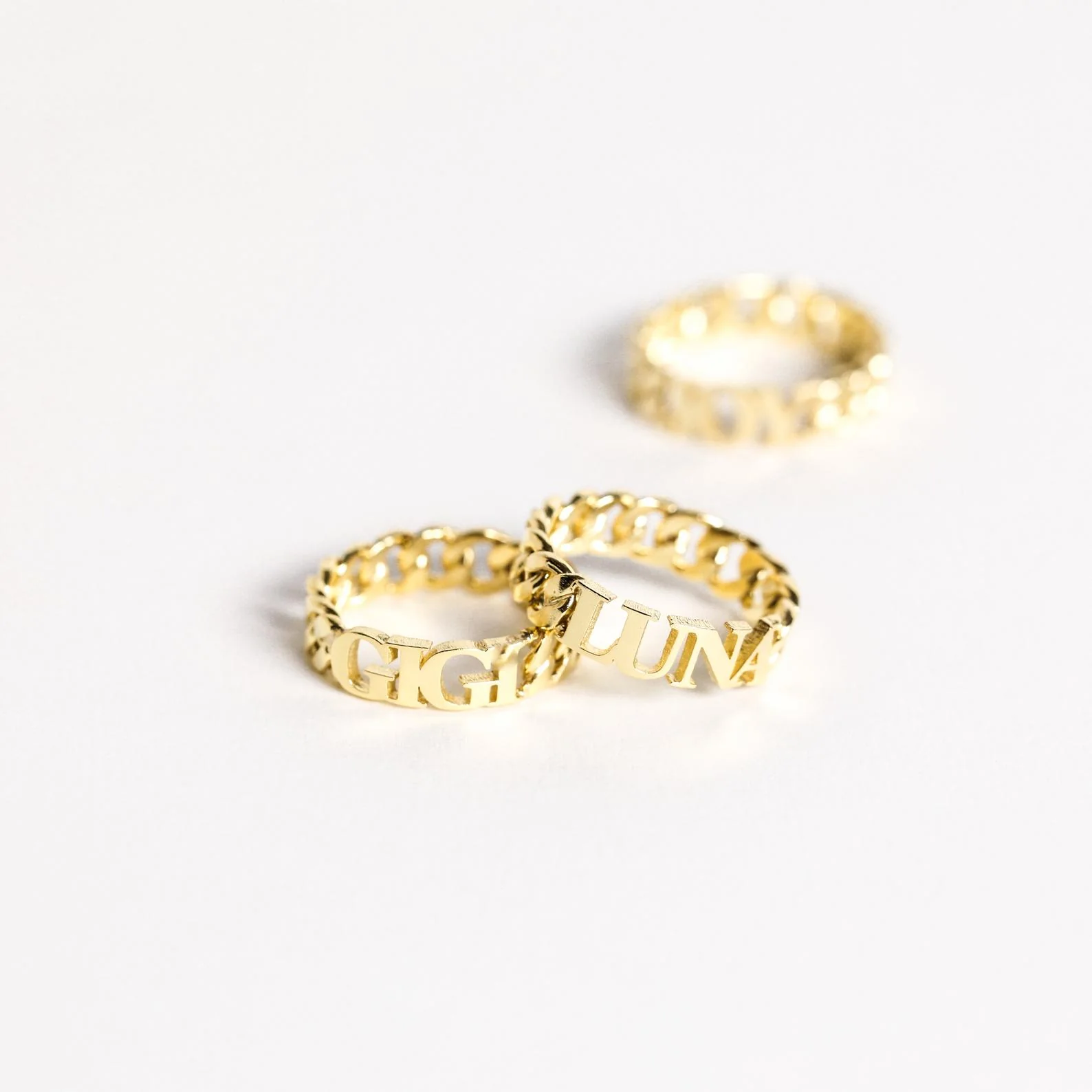 Newsletter Curb Name Ring in 18K Gold - Image 3