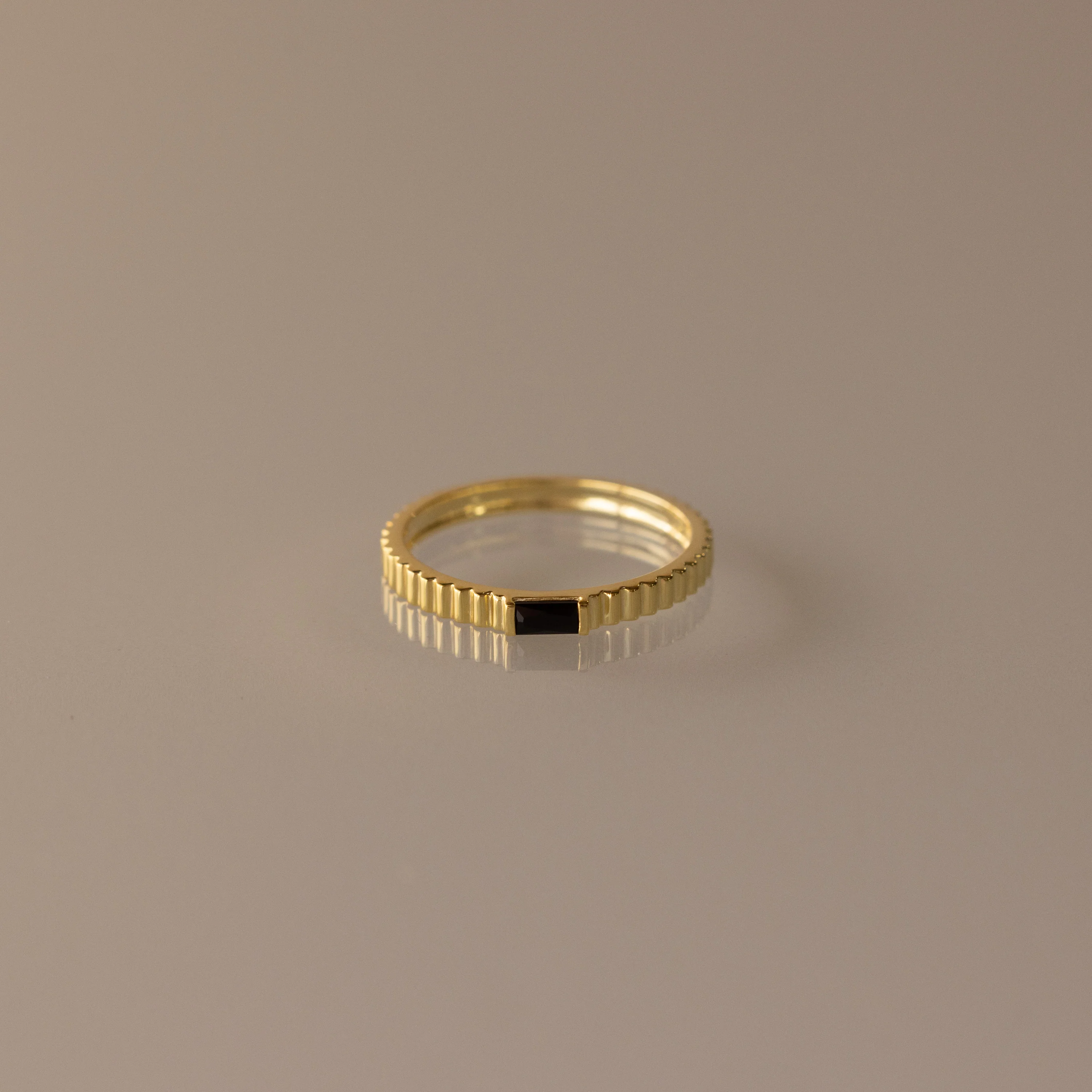 Dainty Ribbed Onyx Ring