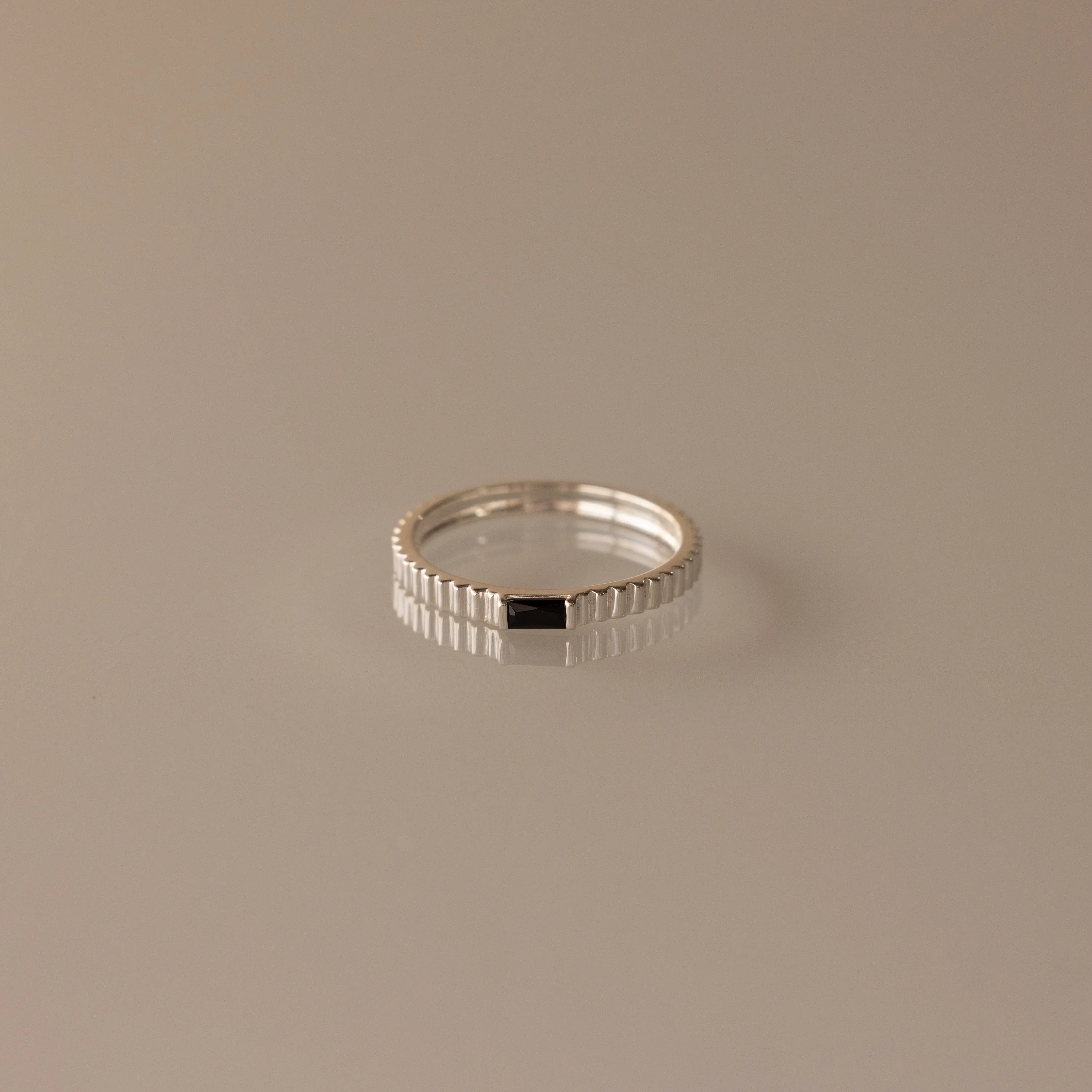 Dainty Ribbed Onyx Ring - Image 3
