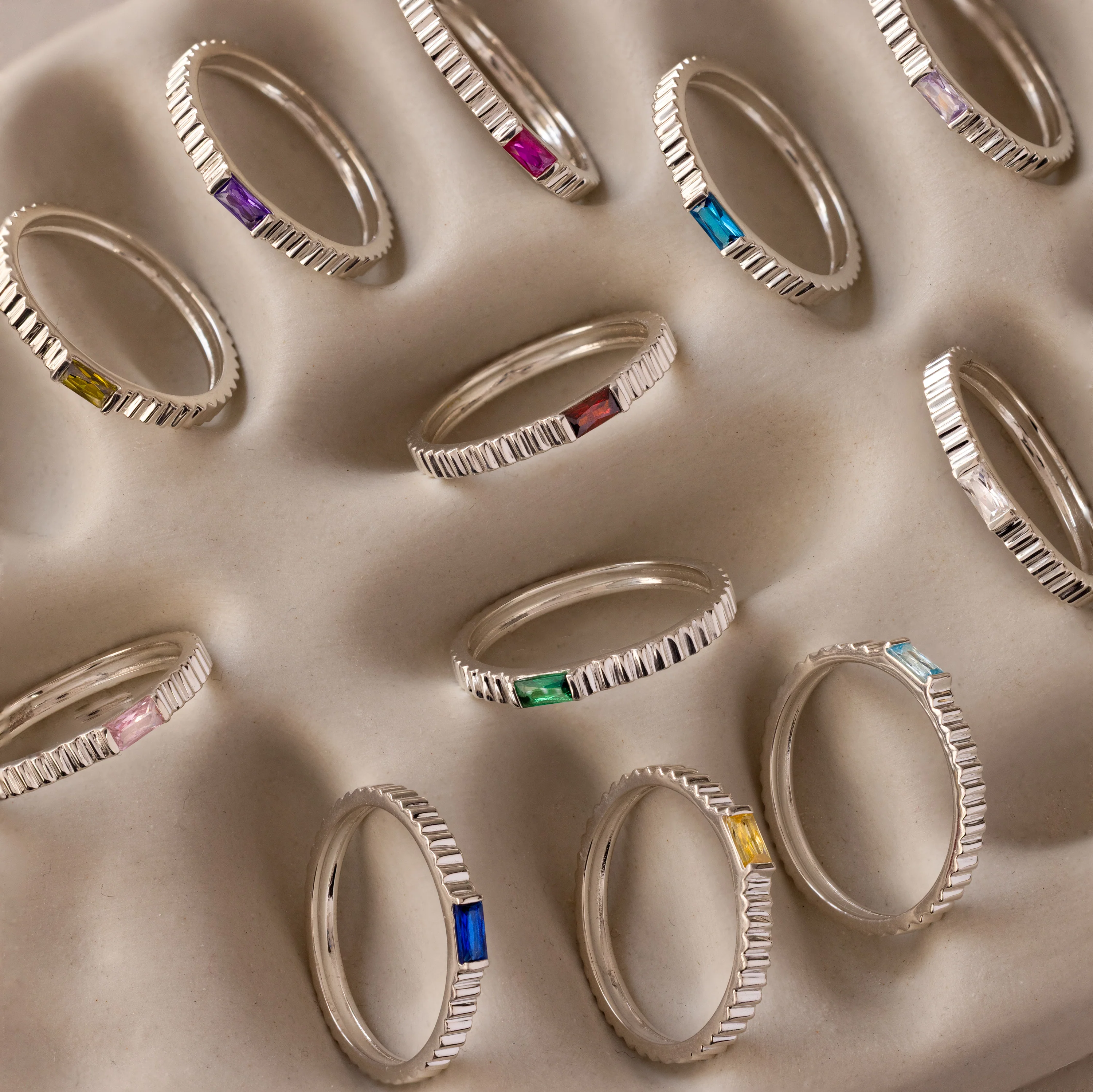 Dainty Ribbed Onyx Ring - Image 7