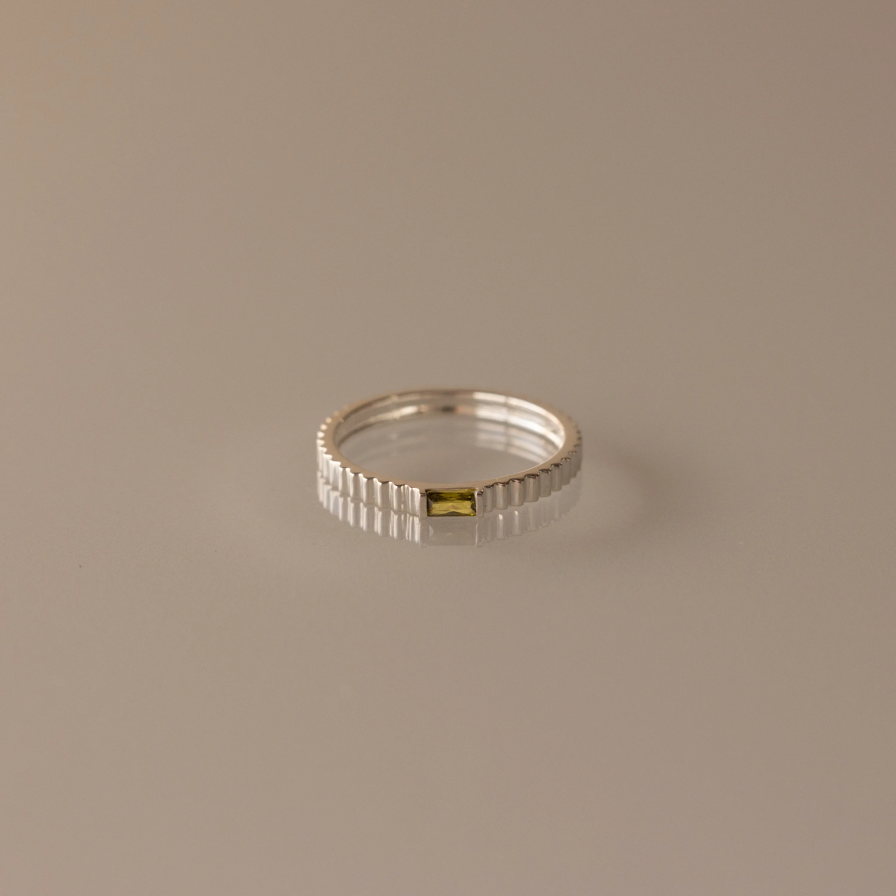 Dainty Ribbed Peridot Ring - Image 3