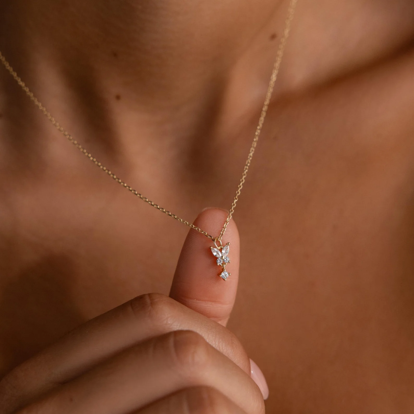 Diamond Butterfly Necklace & Earrings Set in 18K Gold - Image 4