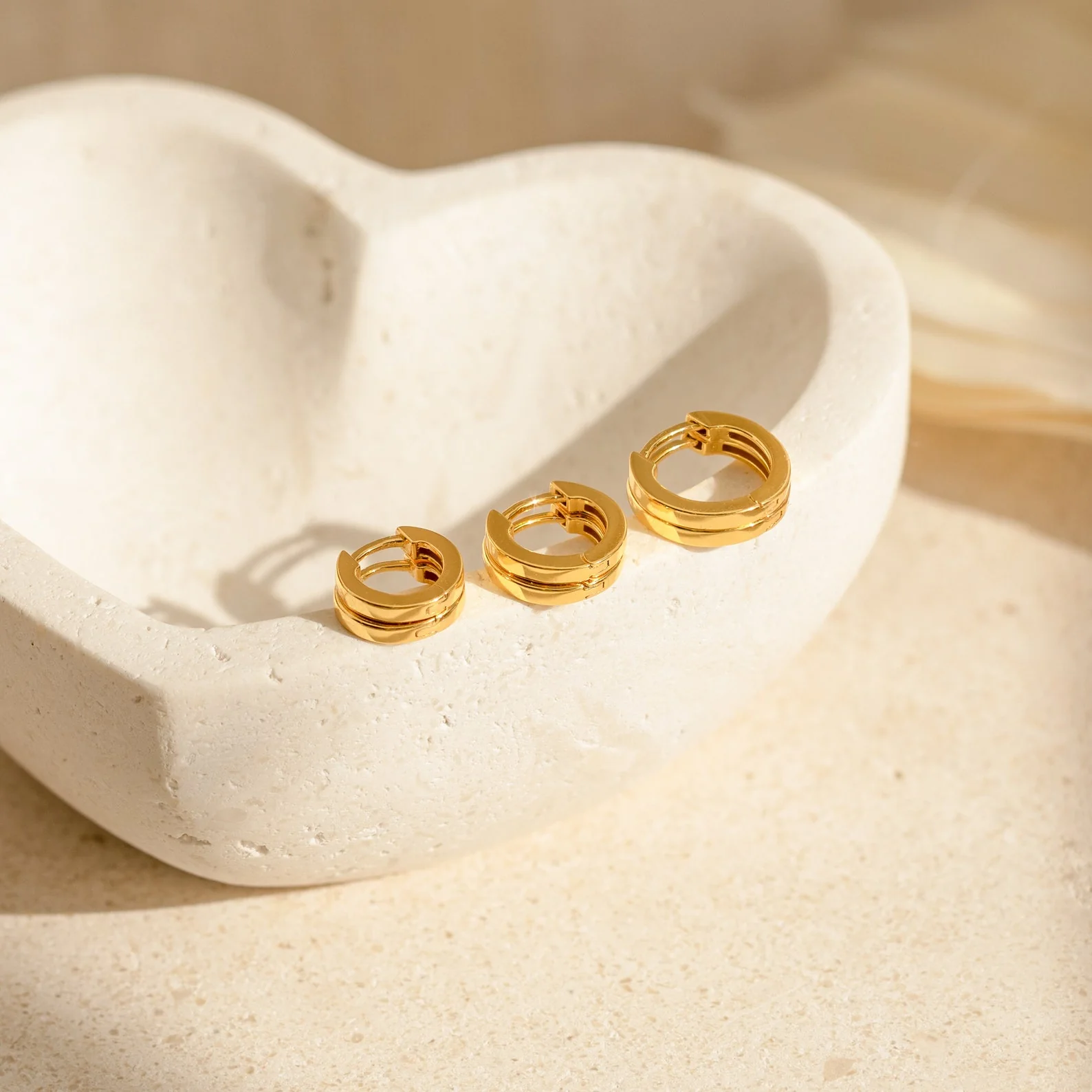 Editor Huggie Earrings Set - Image 4