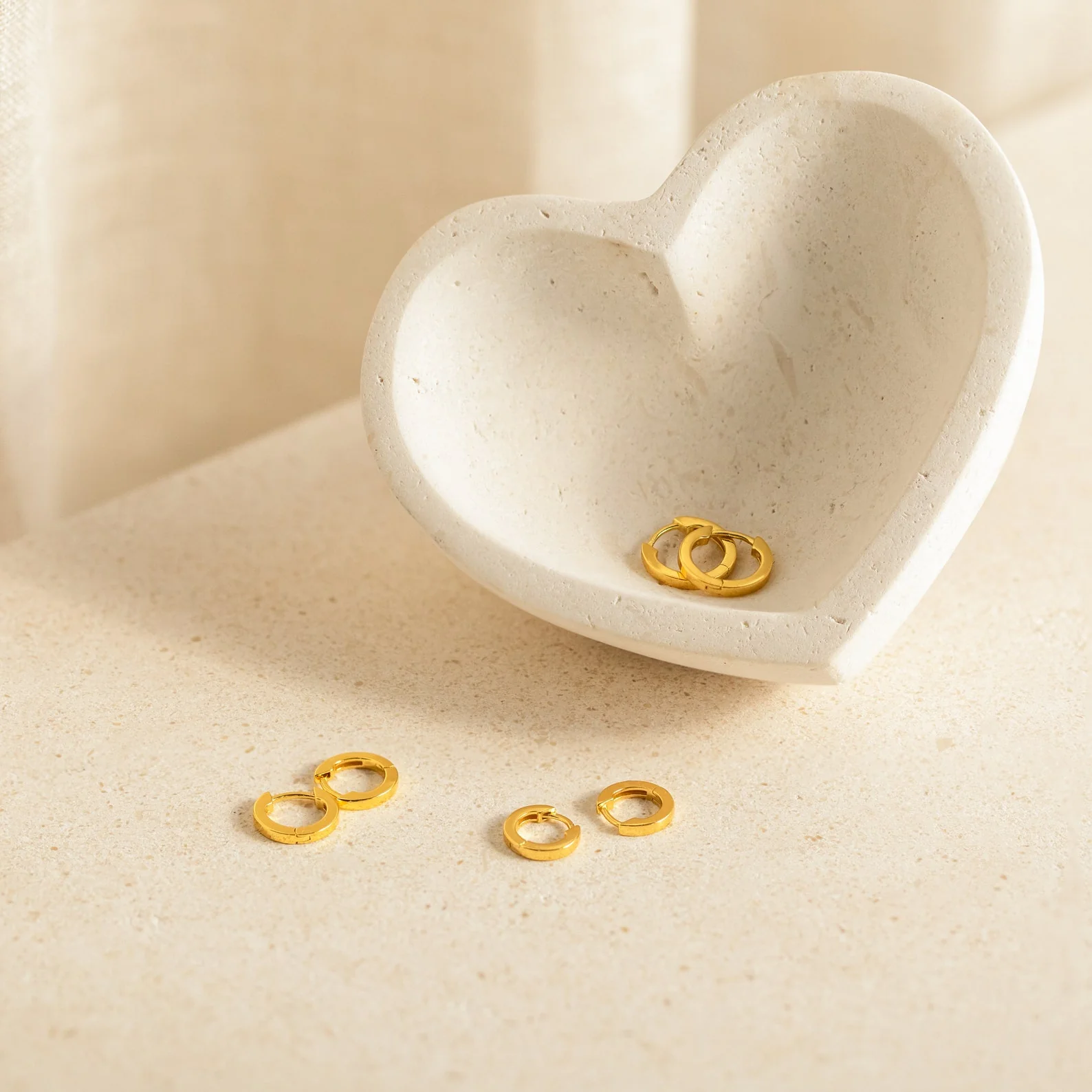 Editor Huggie Earrings Set - Image 6