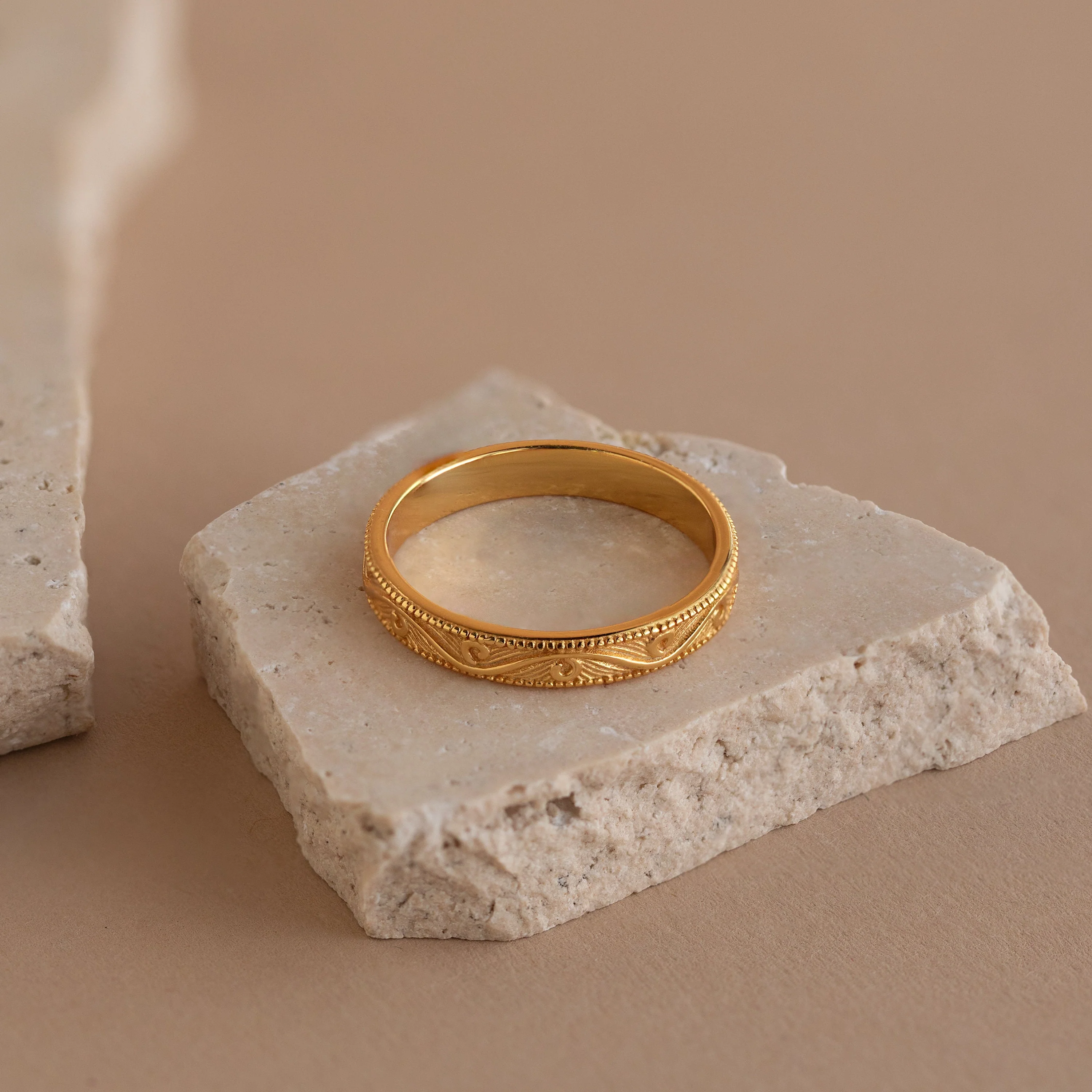 Filigree Ring in 18K Gold - Image 3