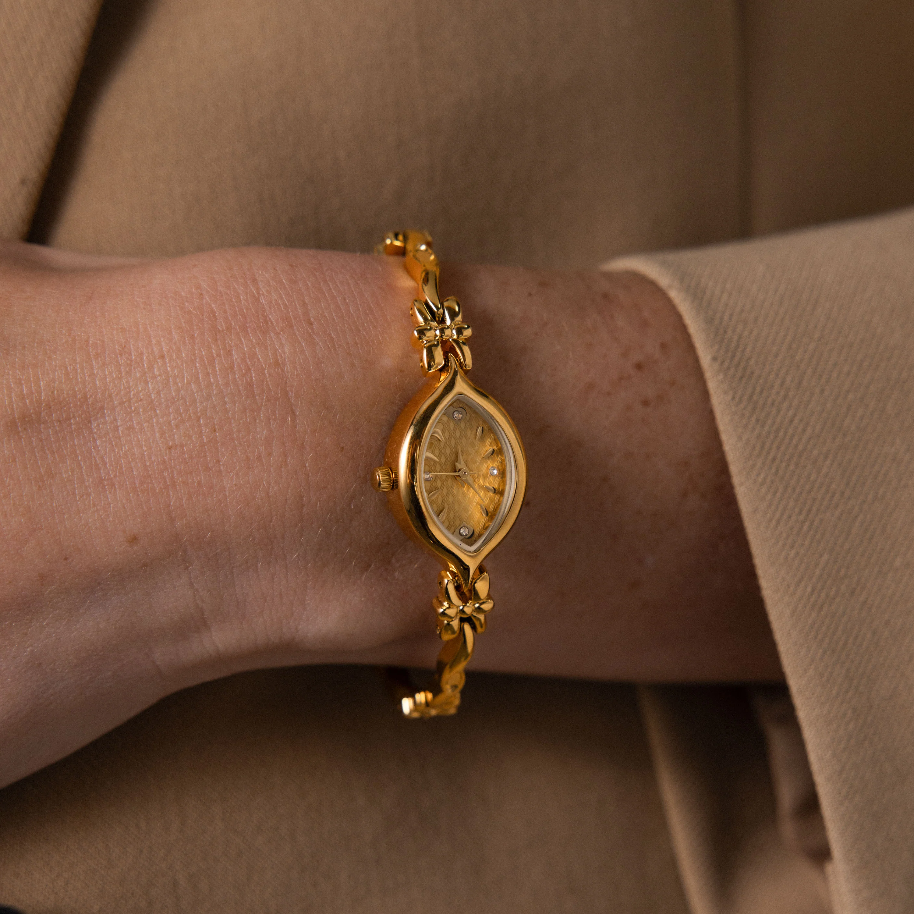 Floral Twist Timepiece - Image 2