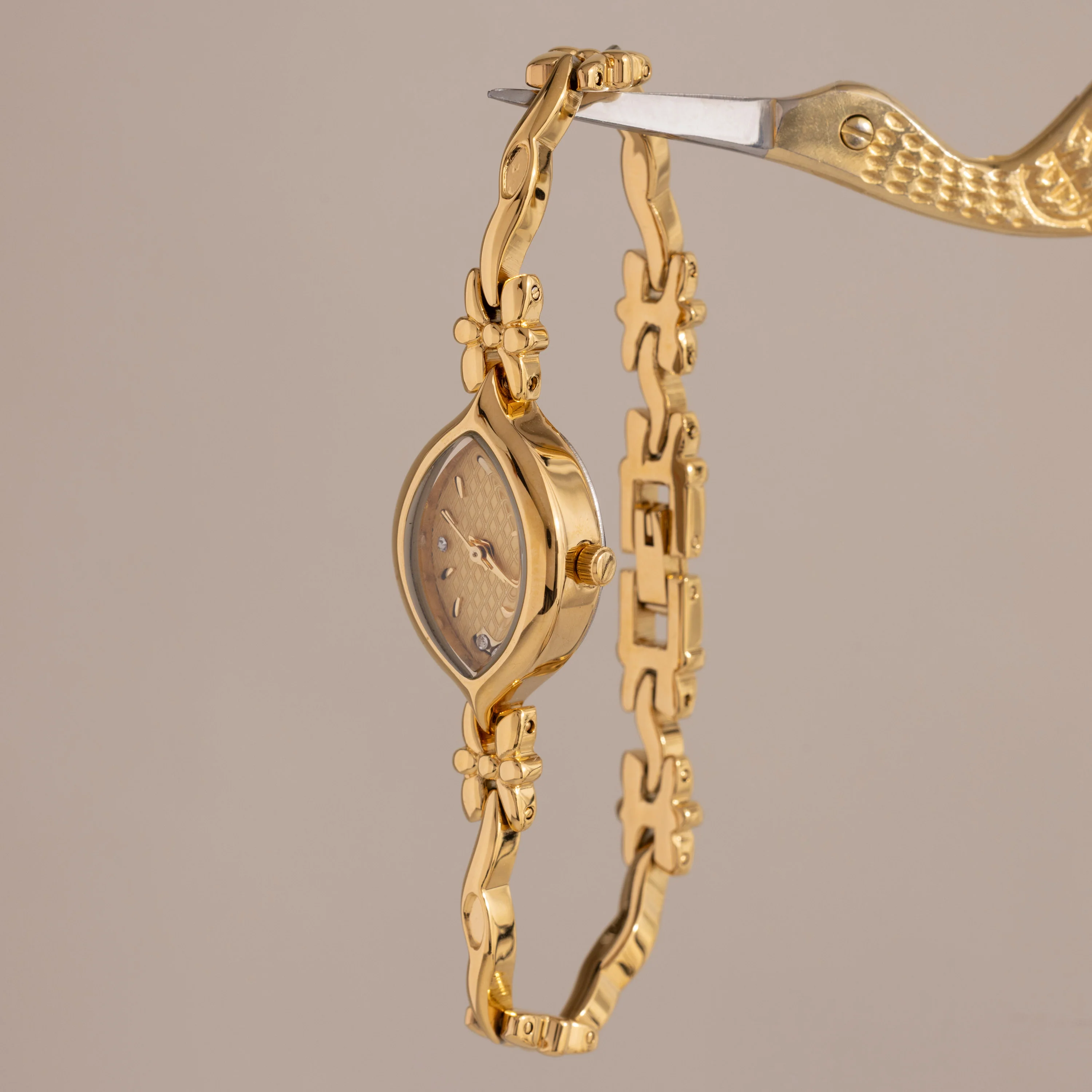 Floral Twist Timepiece - Image 7