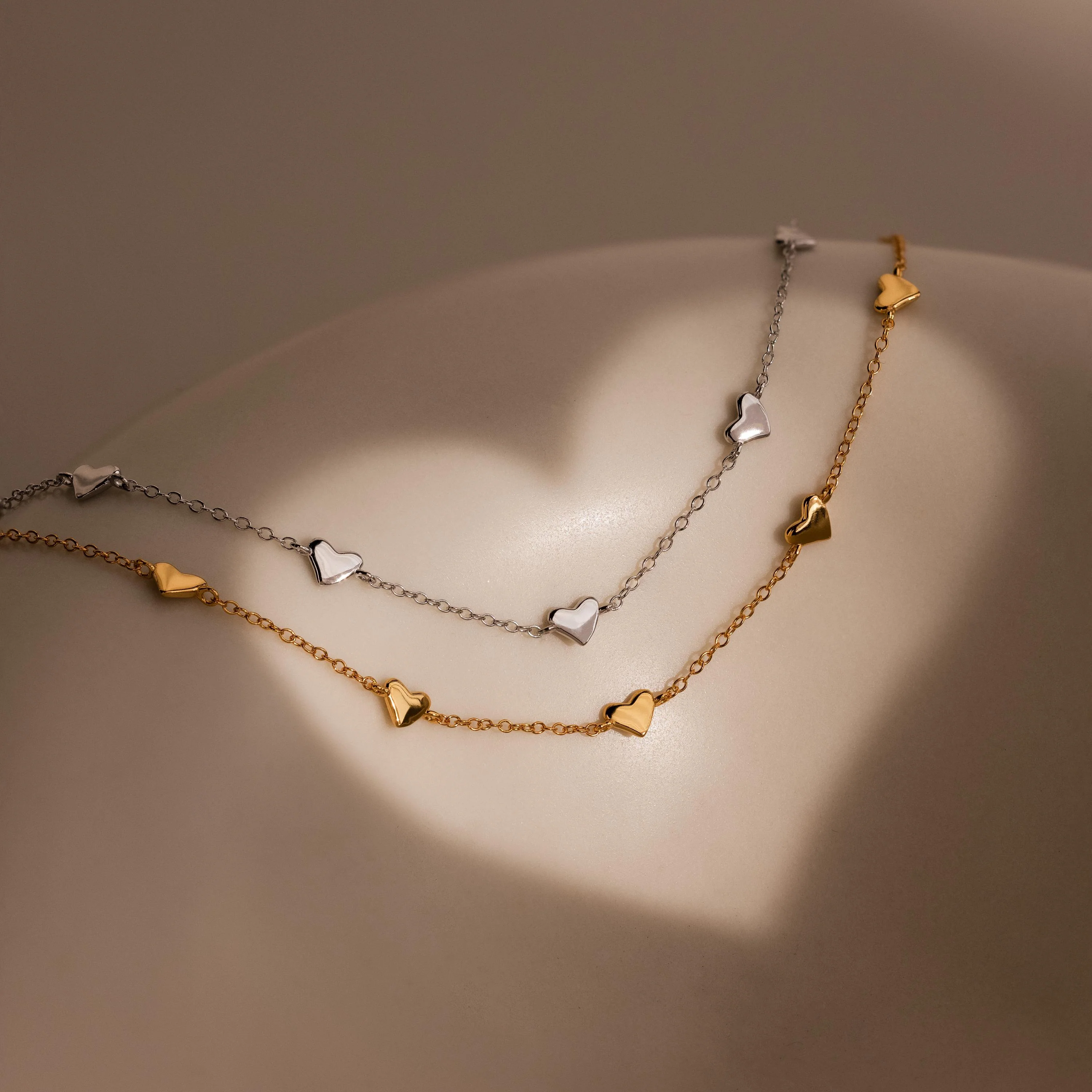 Heart Station Bracelet in 18K Gold - Image 5