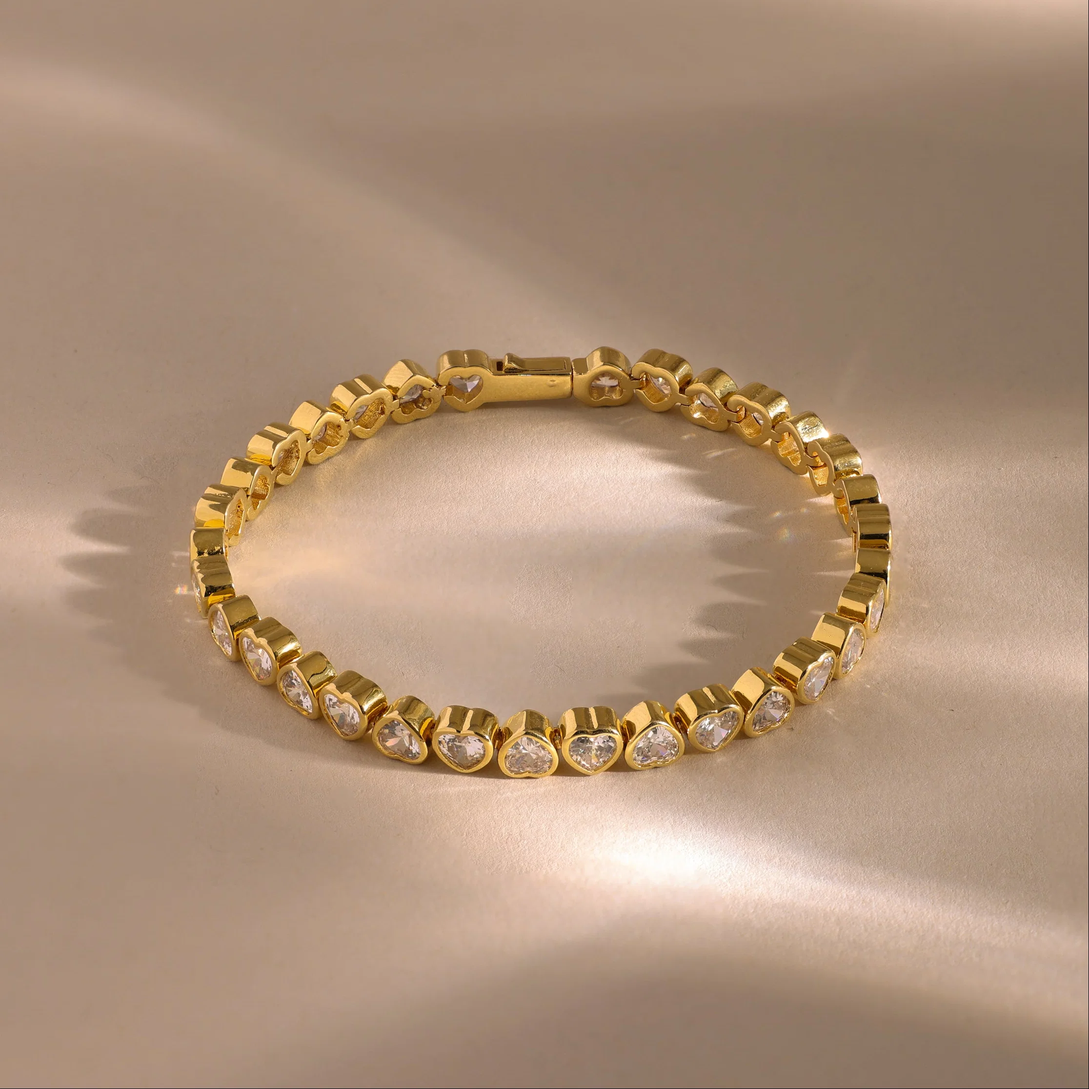 Heart Tennis Bracelet in 18K Gold