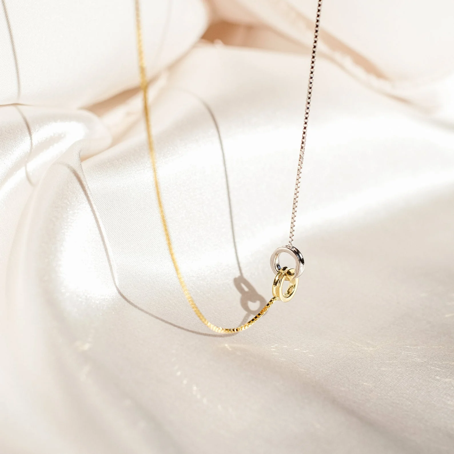 Interlocking Circles Necklace - Image 2