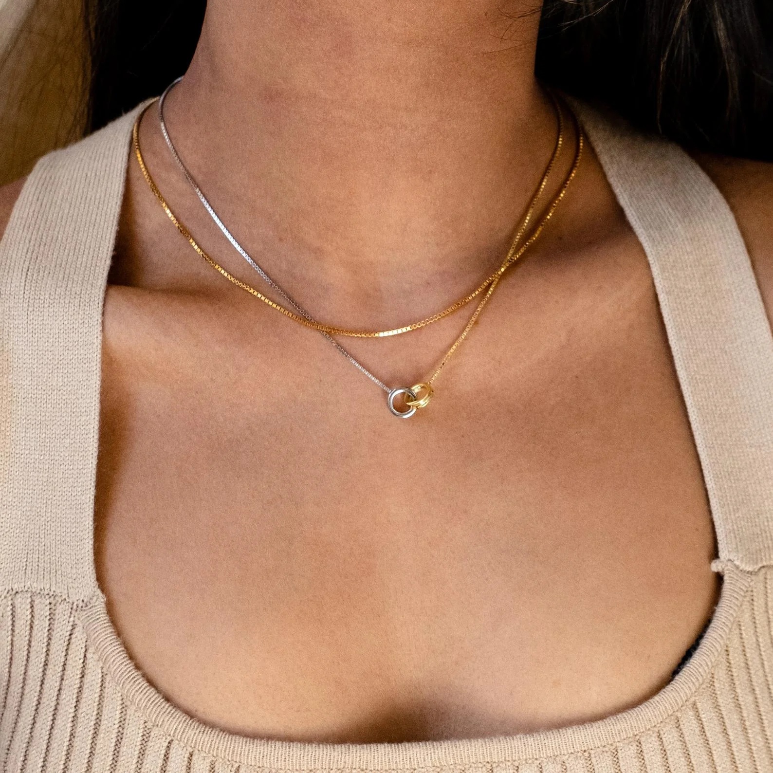 Interlocking Circles Necklace - Image 3