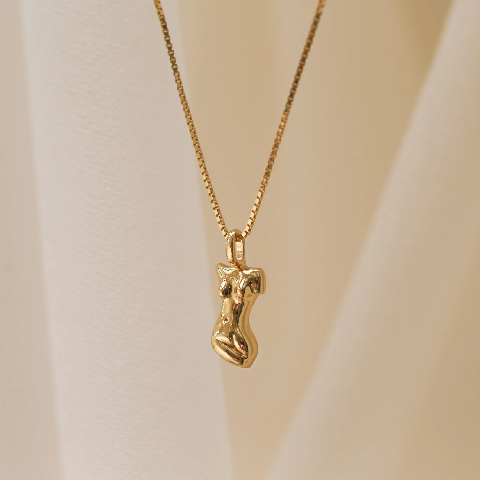 Kinn Body Necklace in 18K Gold - Image 4
