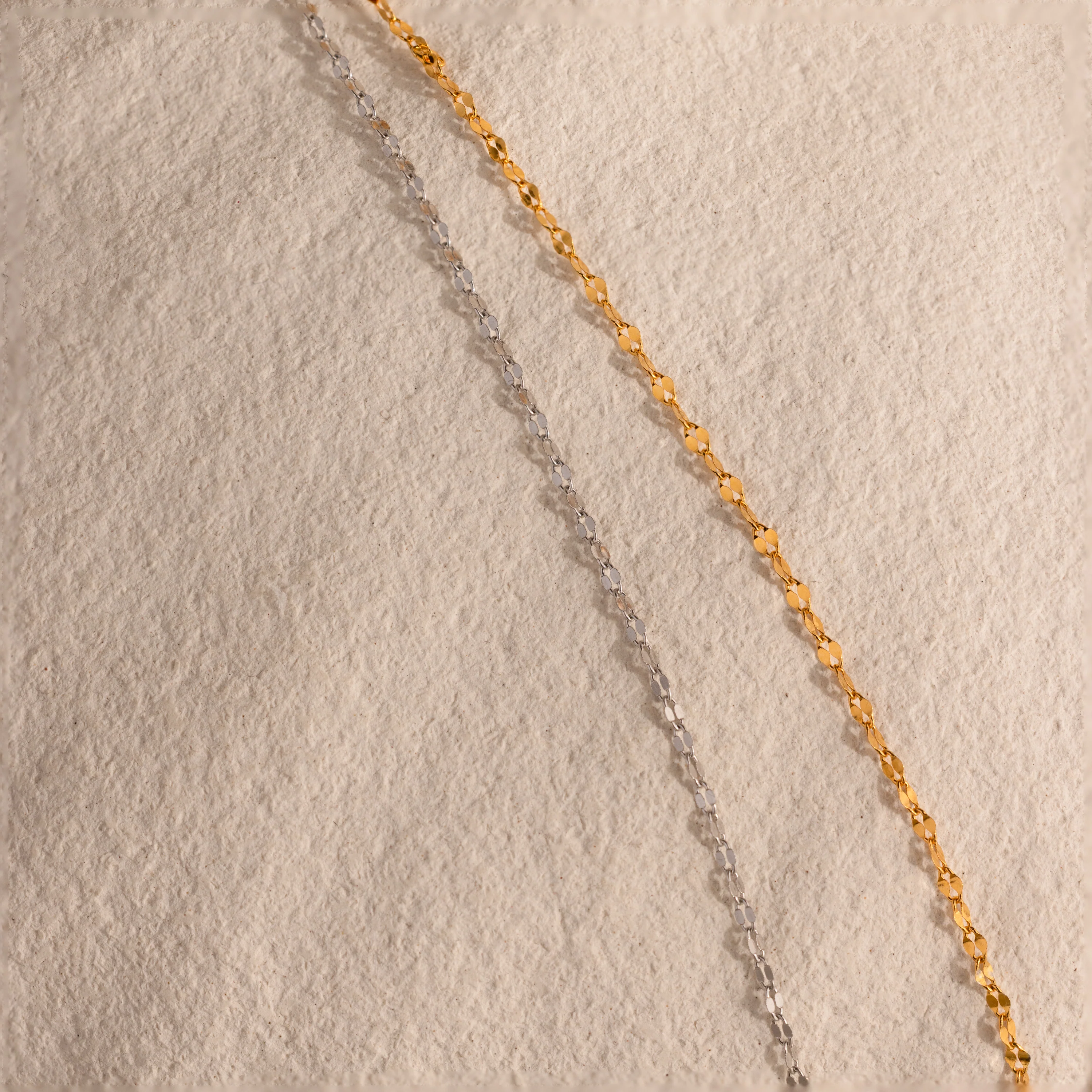 Mirror Chain Lariat Necklace in 18K Gold - Image 6