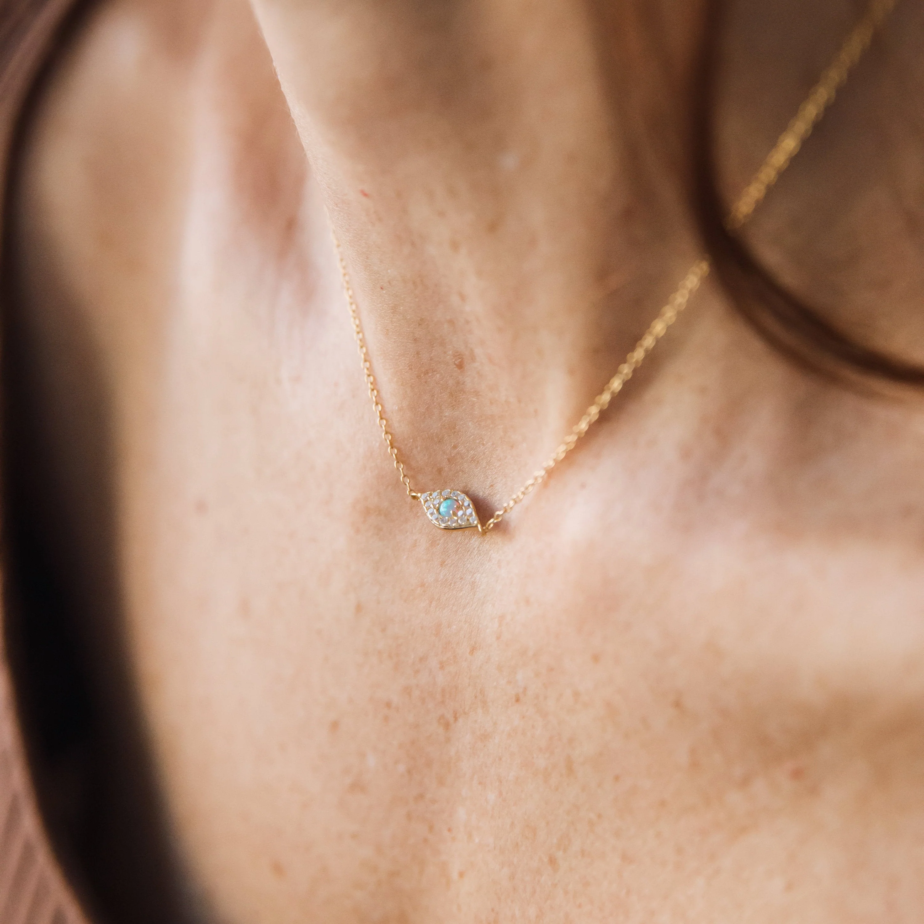 Opal Eye Necklace in 18K Gold - Image 2