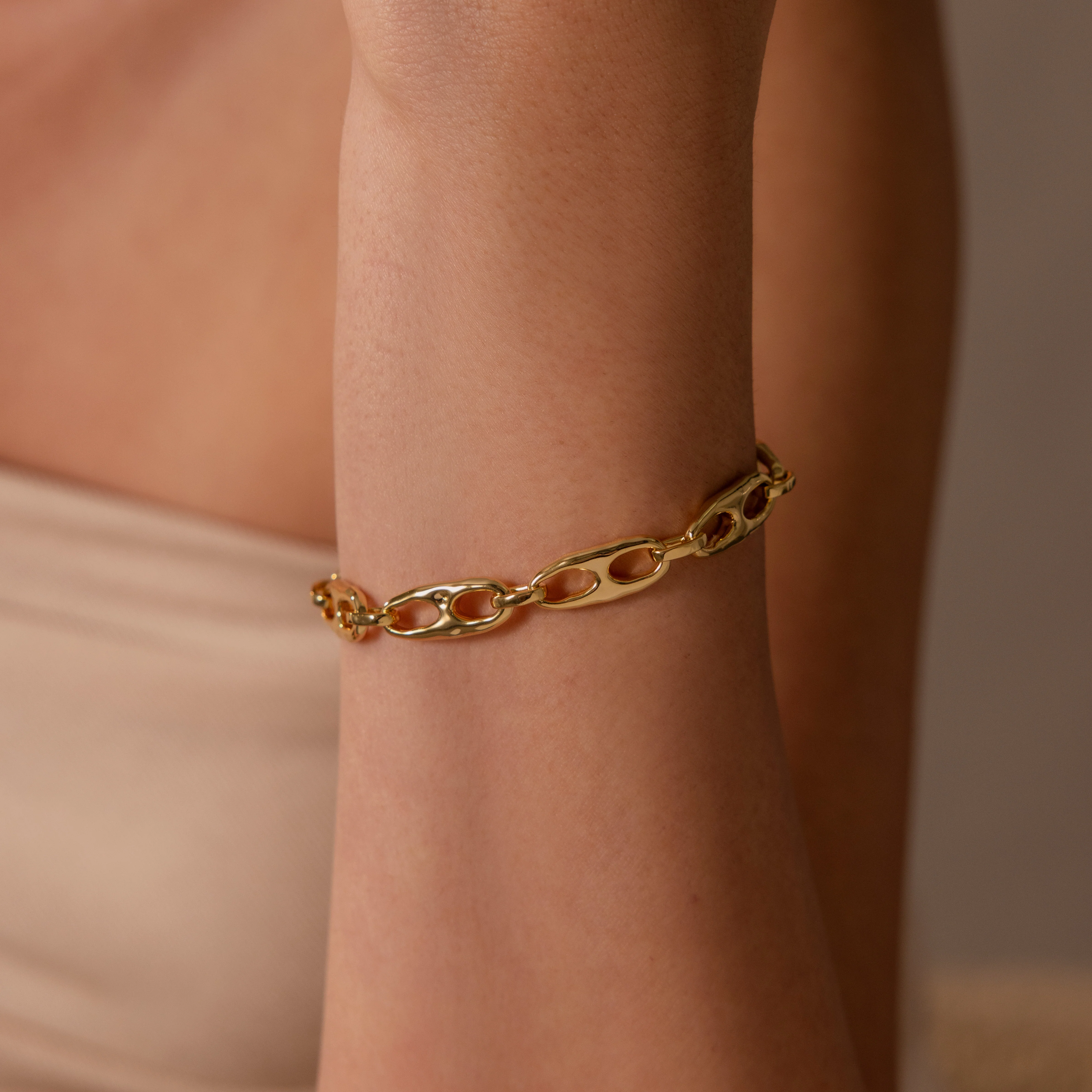 Organic Mariner Chain Bracelet in 18K Gold - Image 2