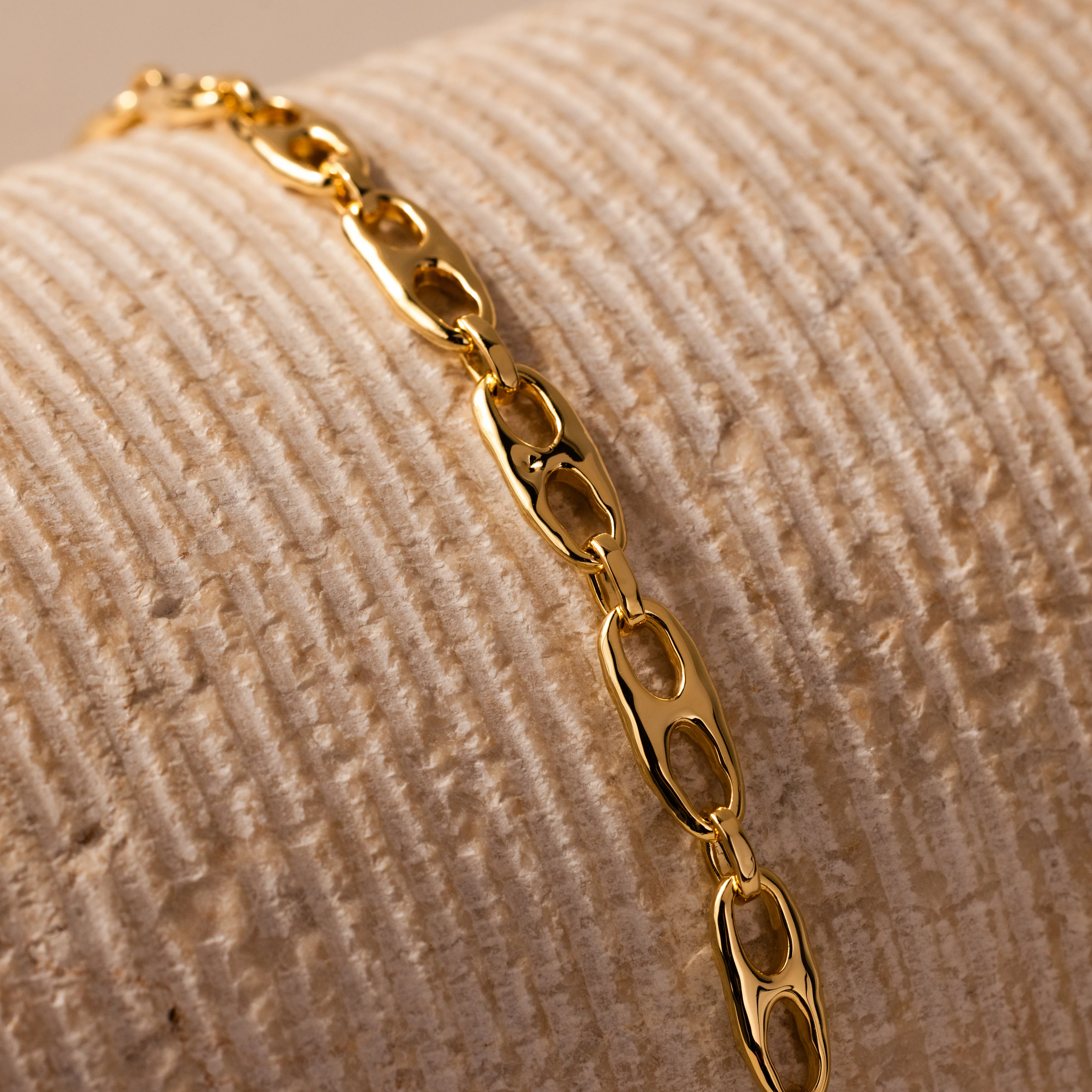 Organic Mariner Chain Bracelet in 18K Gold - Image 3