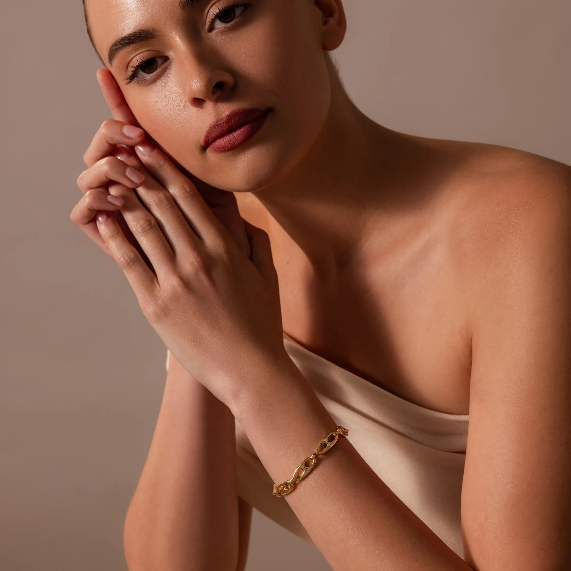 Organic Mariner Chain Bracelet in 18K Gold - Image 8