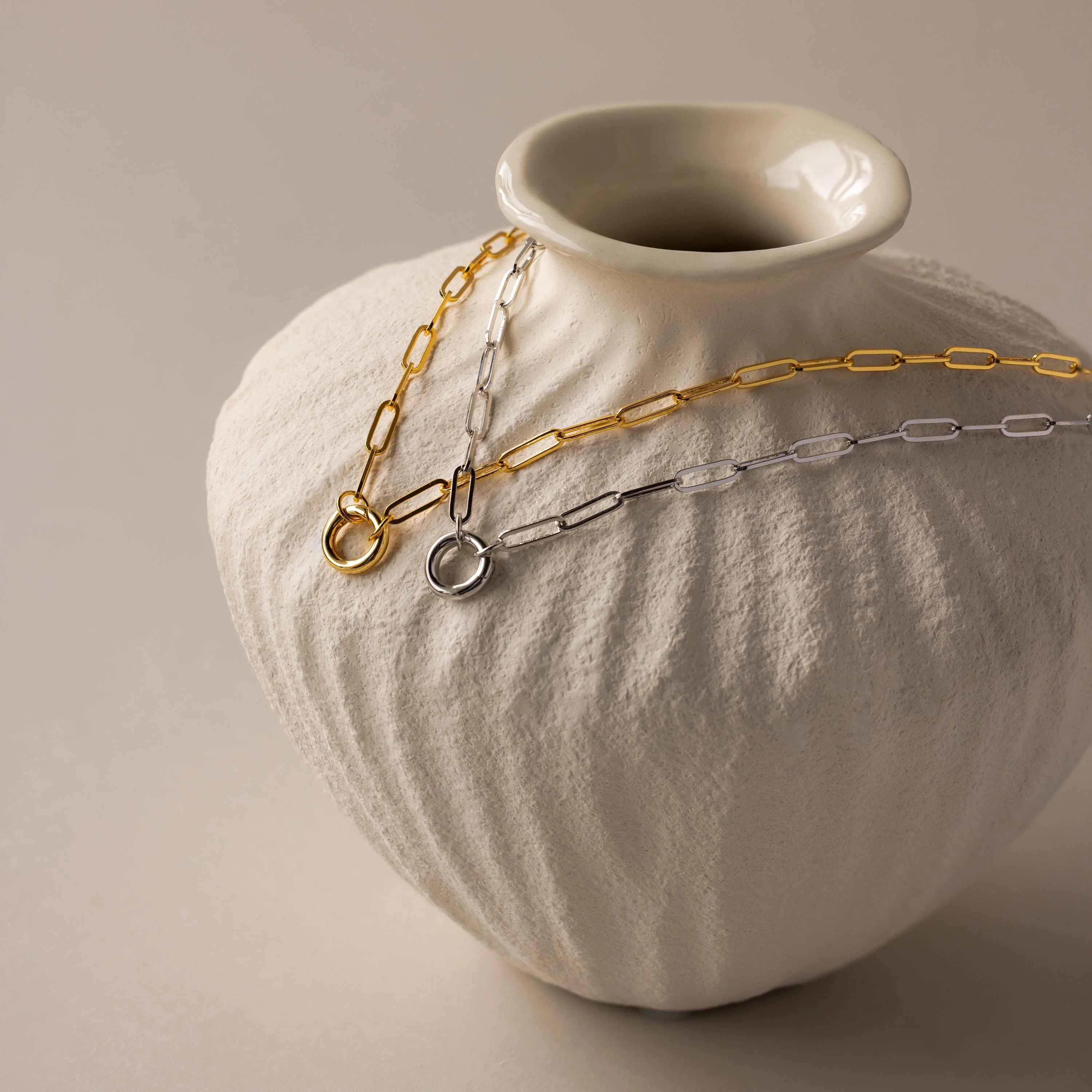 Paperclip Clasp Necklace in 18K Gold - Image 5