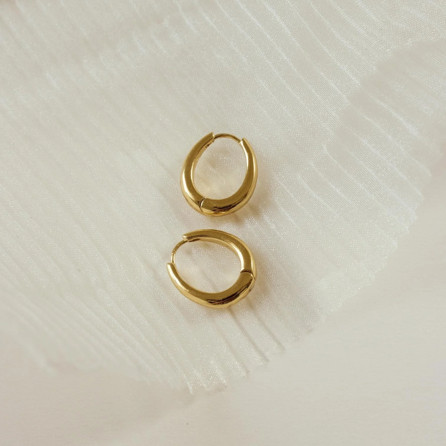 Paris Oval Hoops in 18K Gold - Image 2
