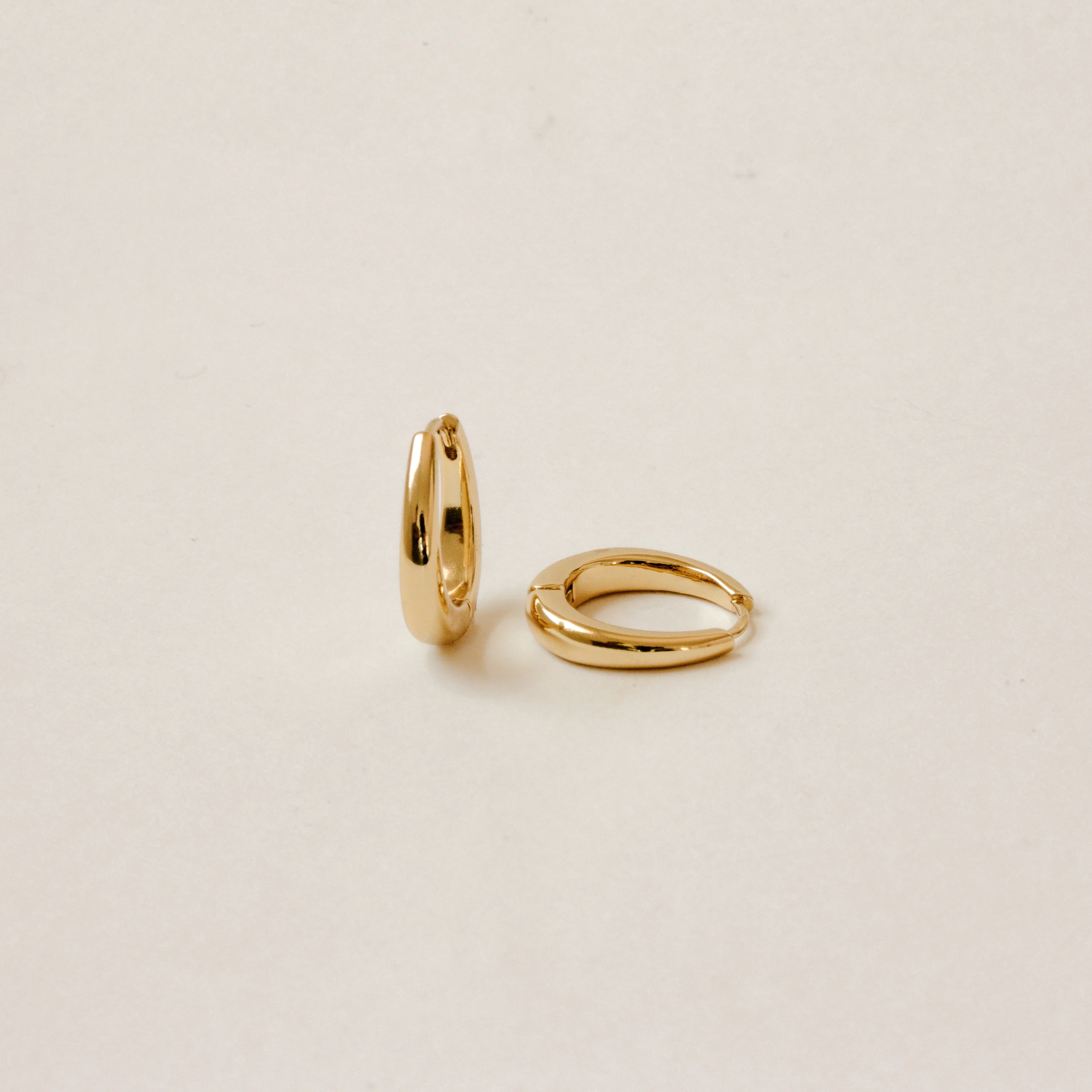 Paris Oval Hoops in Silver - Image 6