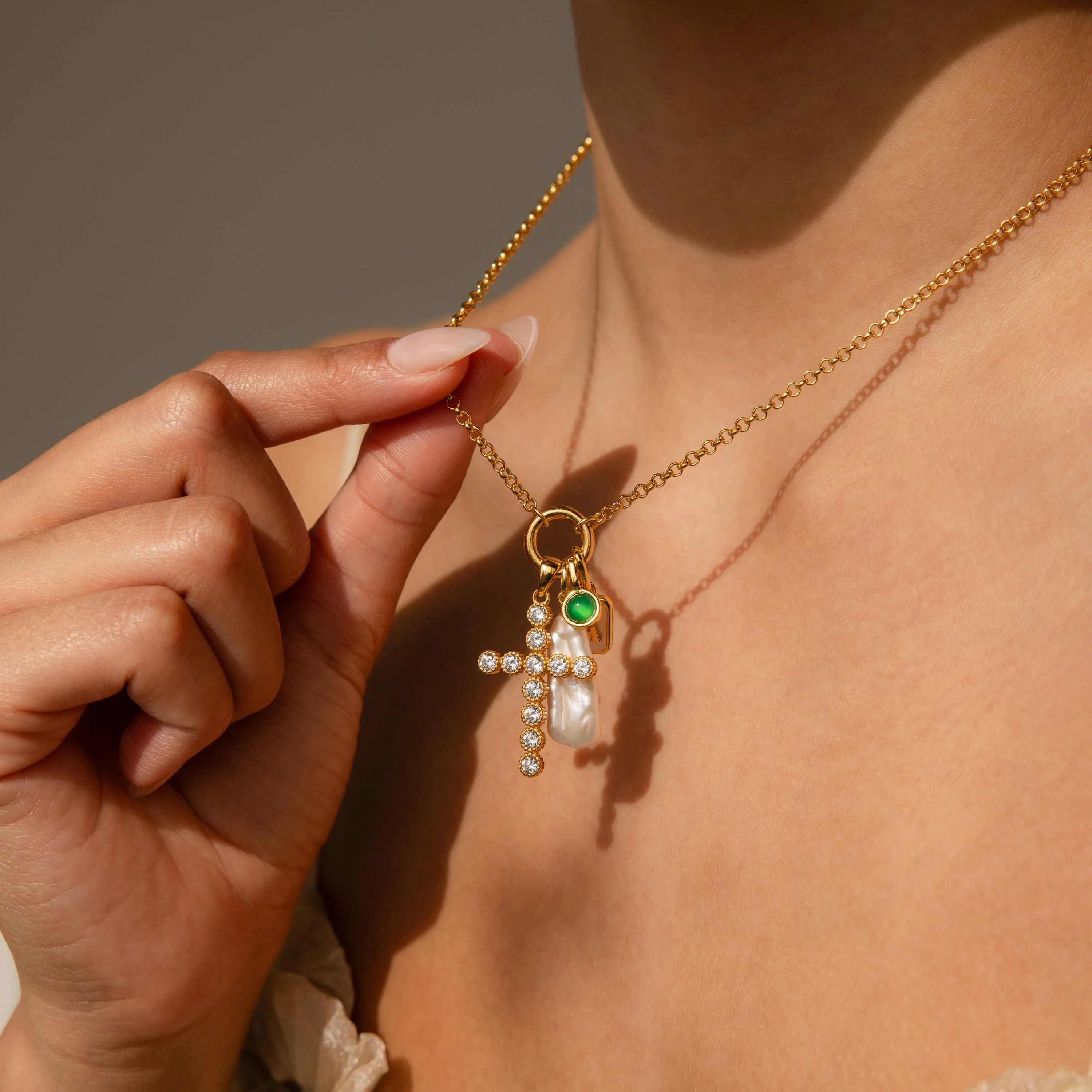 Rolo Circle Charm Necklace in 18K Gold - Image 6