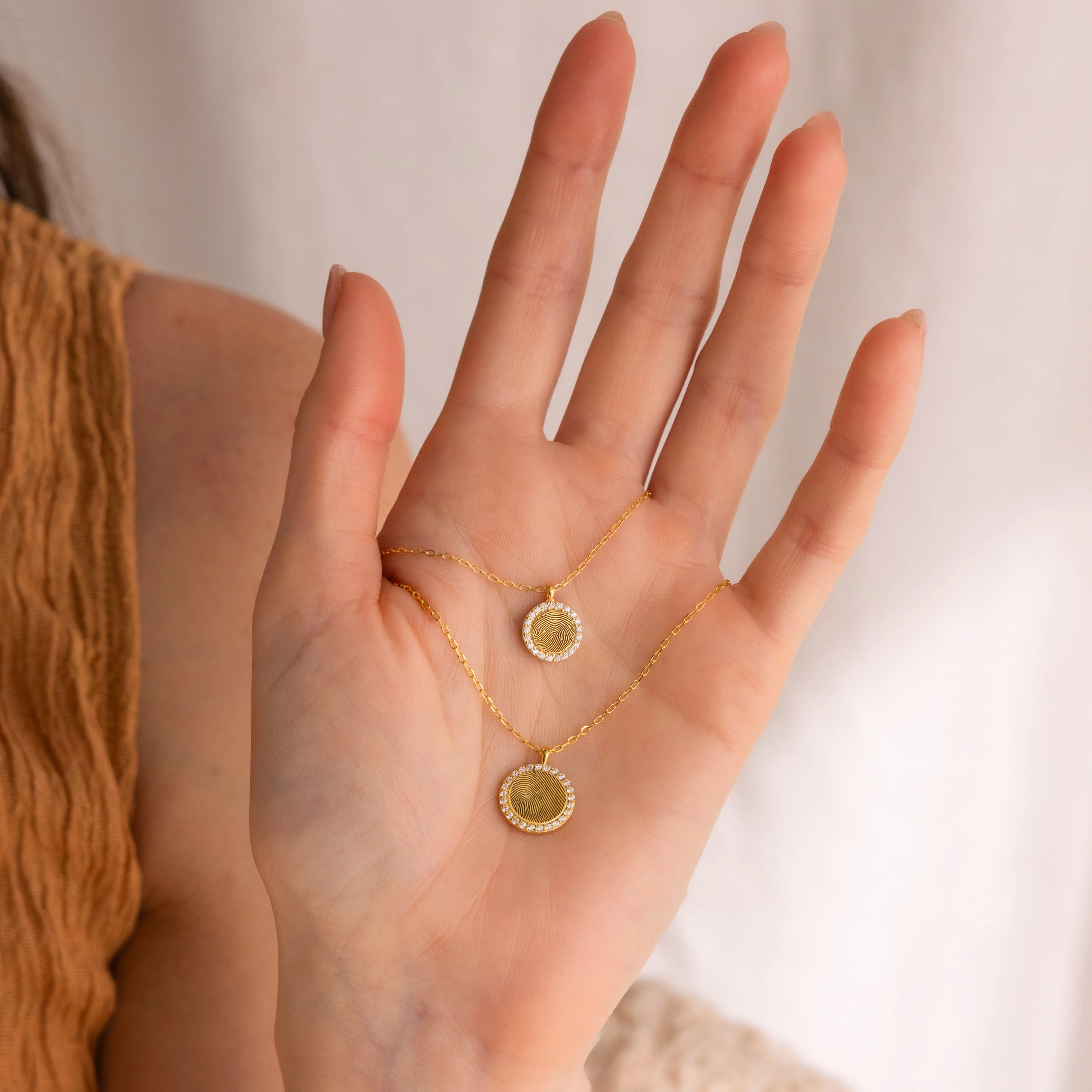 Pave Fingerprint Coin Necklace - Image 7