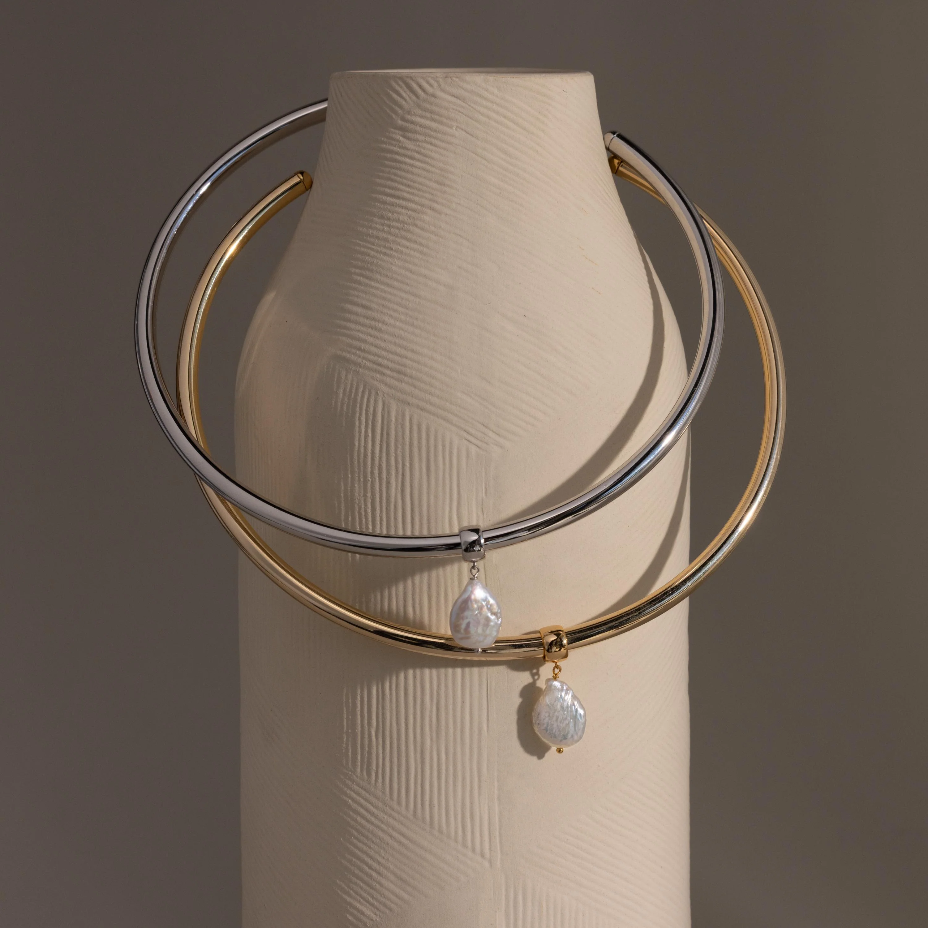 Pearl Cuff Choker Necklace in Silver - Image 5