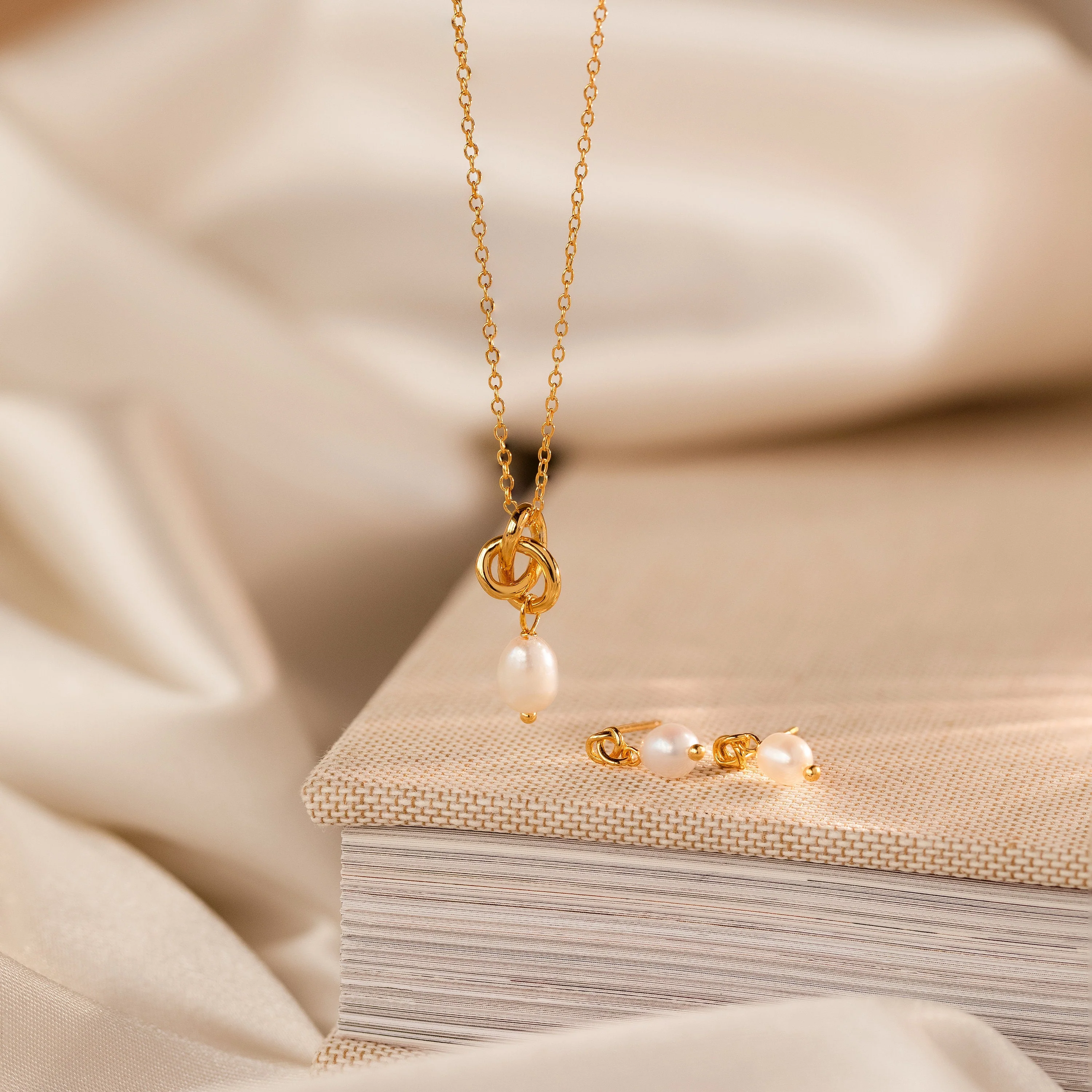 Pearl Knot Necklace & Earrings Set in 18K Gold - Image 3