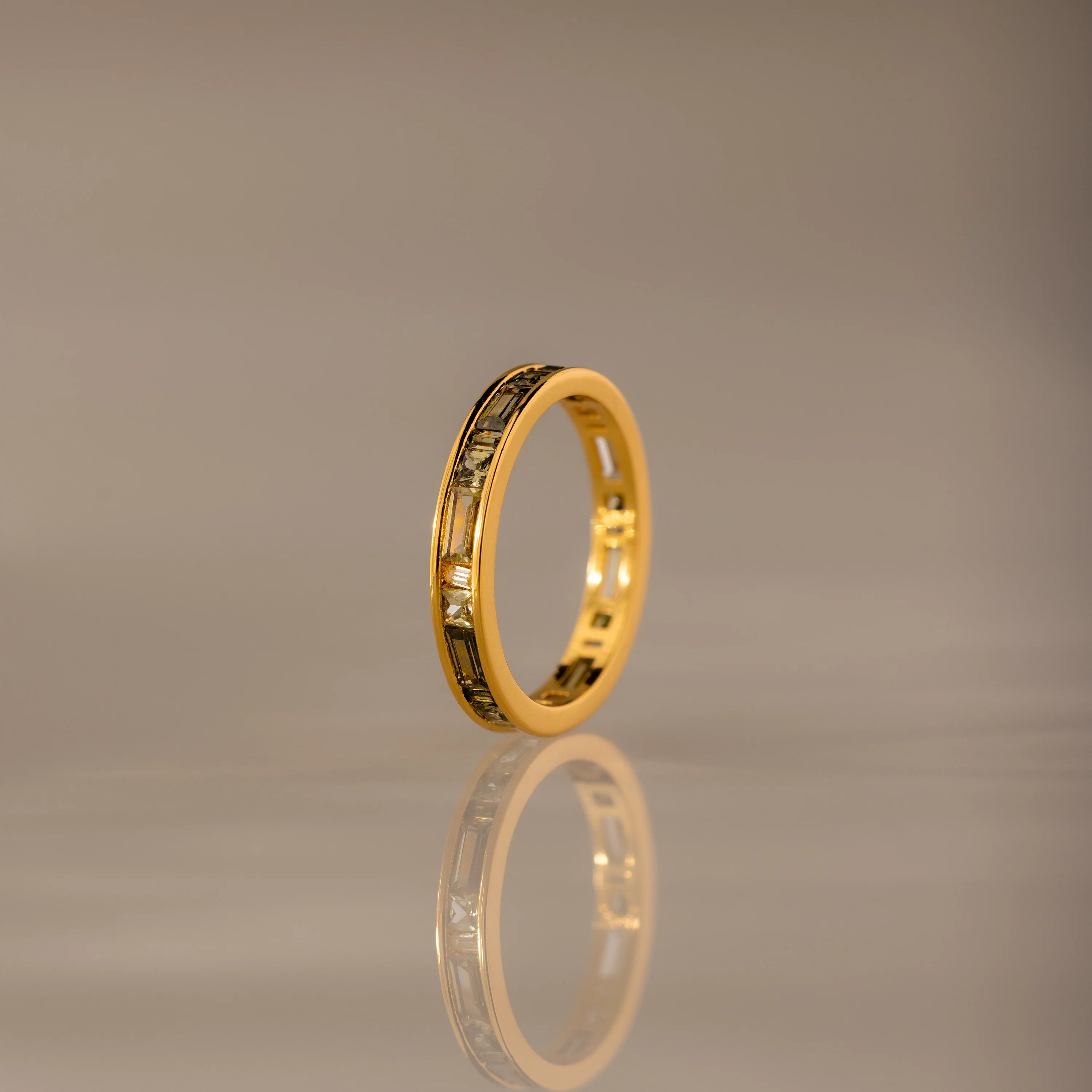 Peridot Inlay Eternity Ring - Image 3