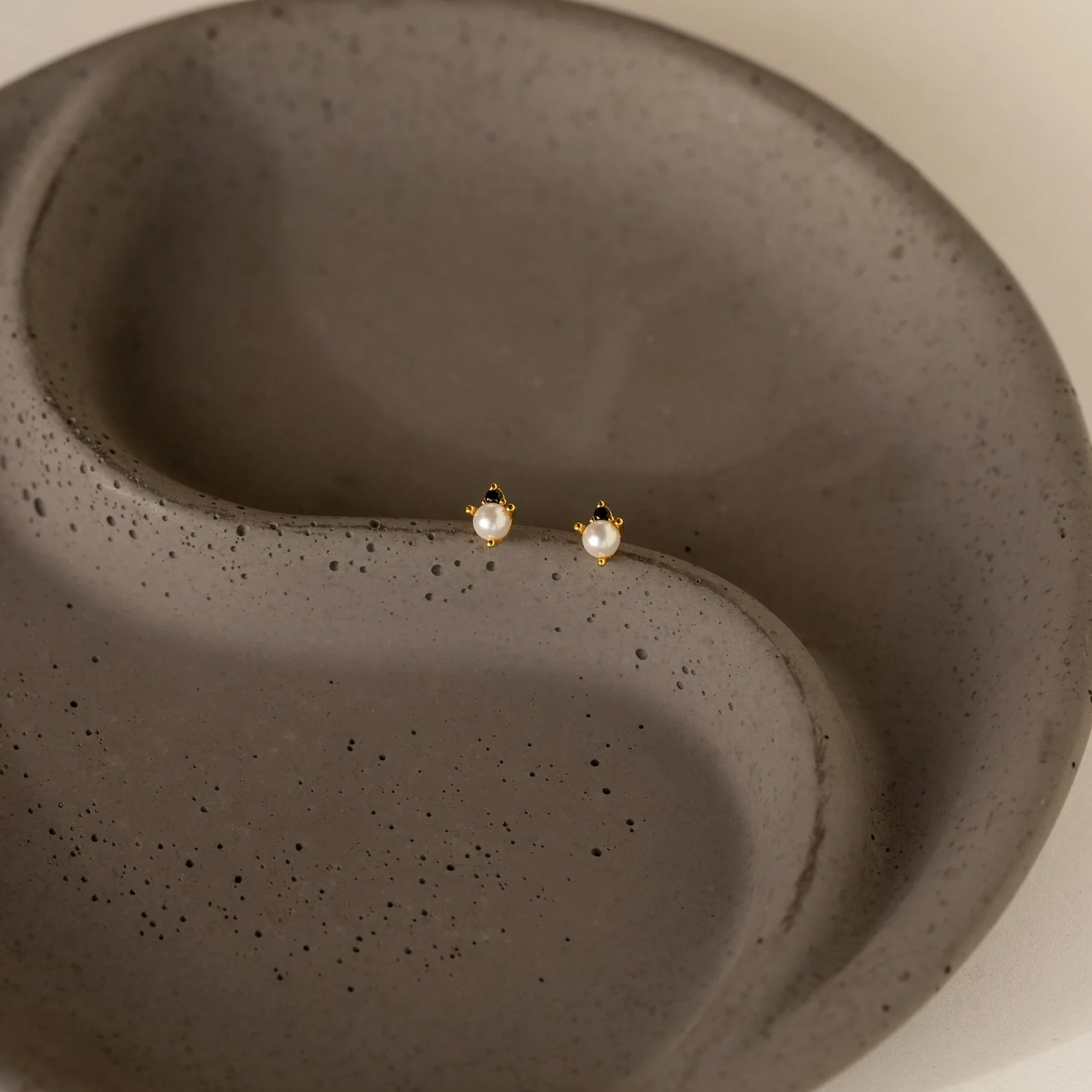 Raindrop Pearl Onyx Studs - Image 3