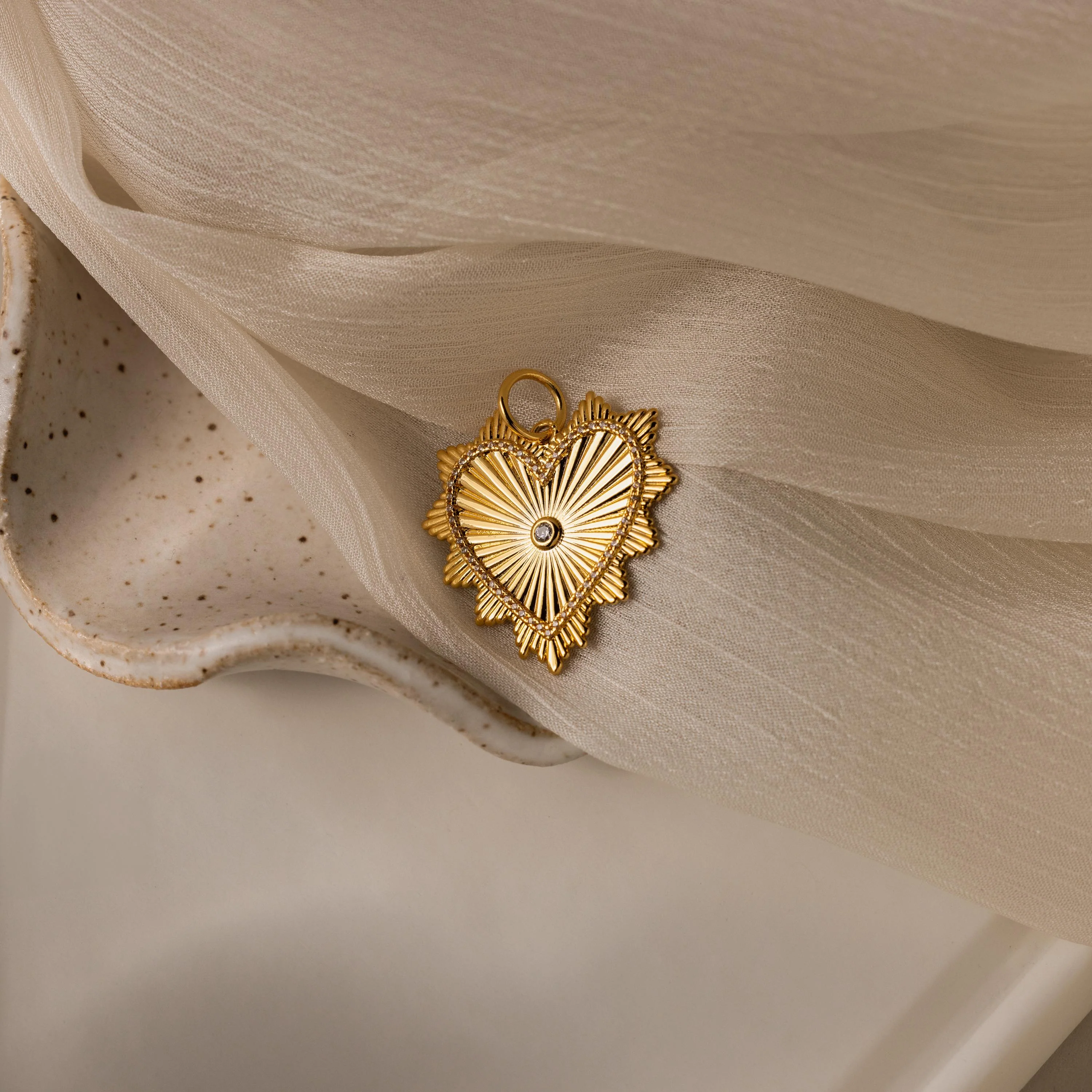 Ribbed Diamond Heart Charm in 18K Gold