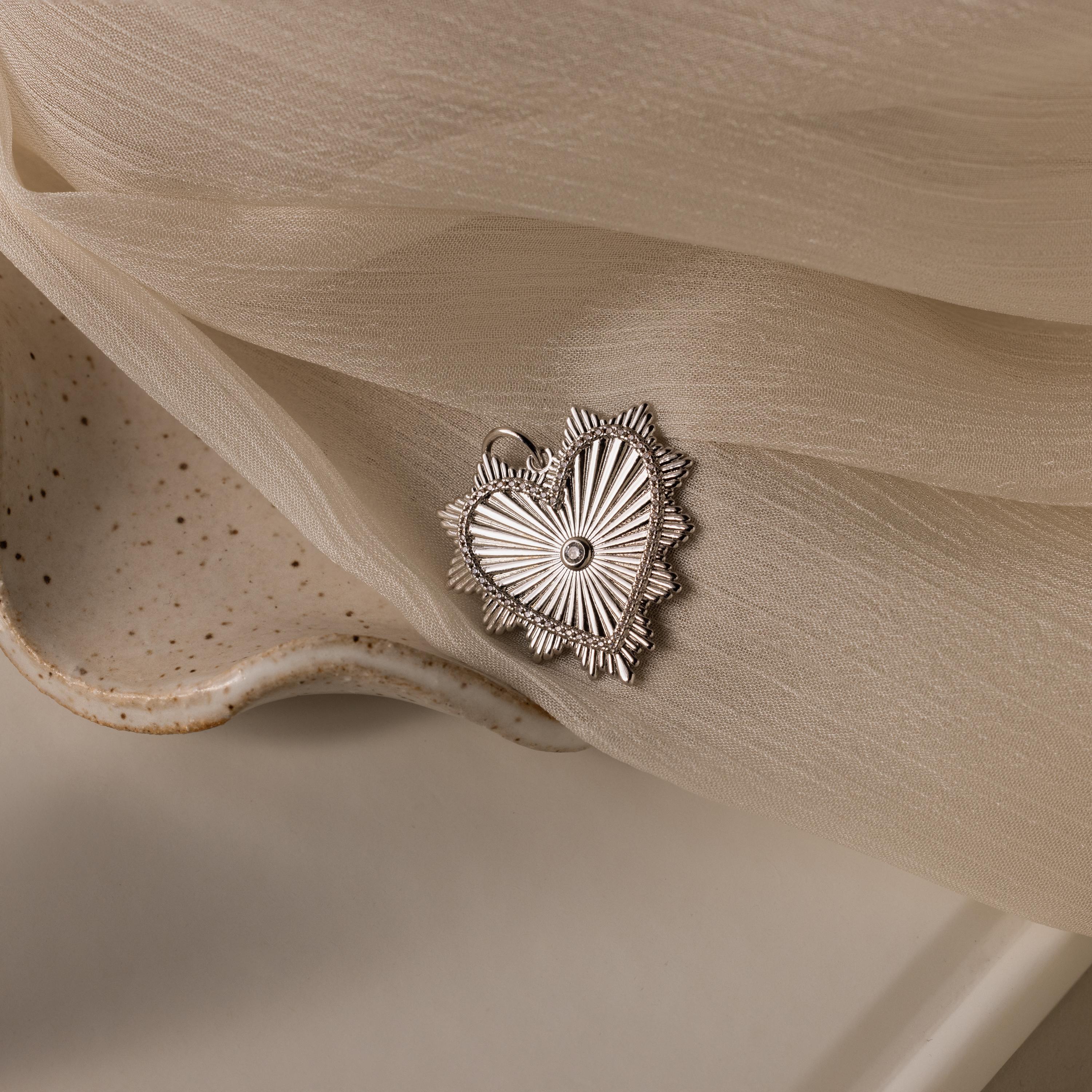 Ribbed Diamond Heart Charm - Image 4