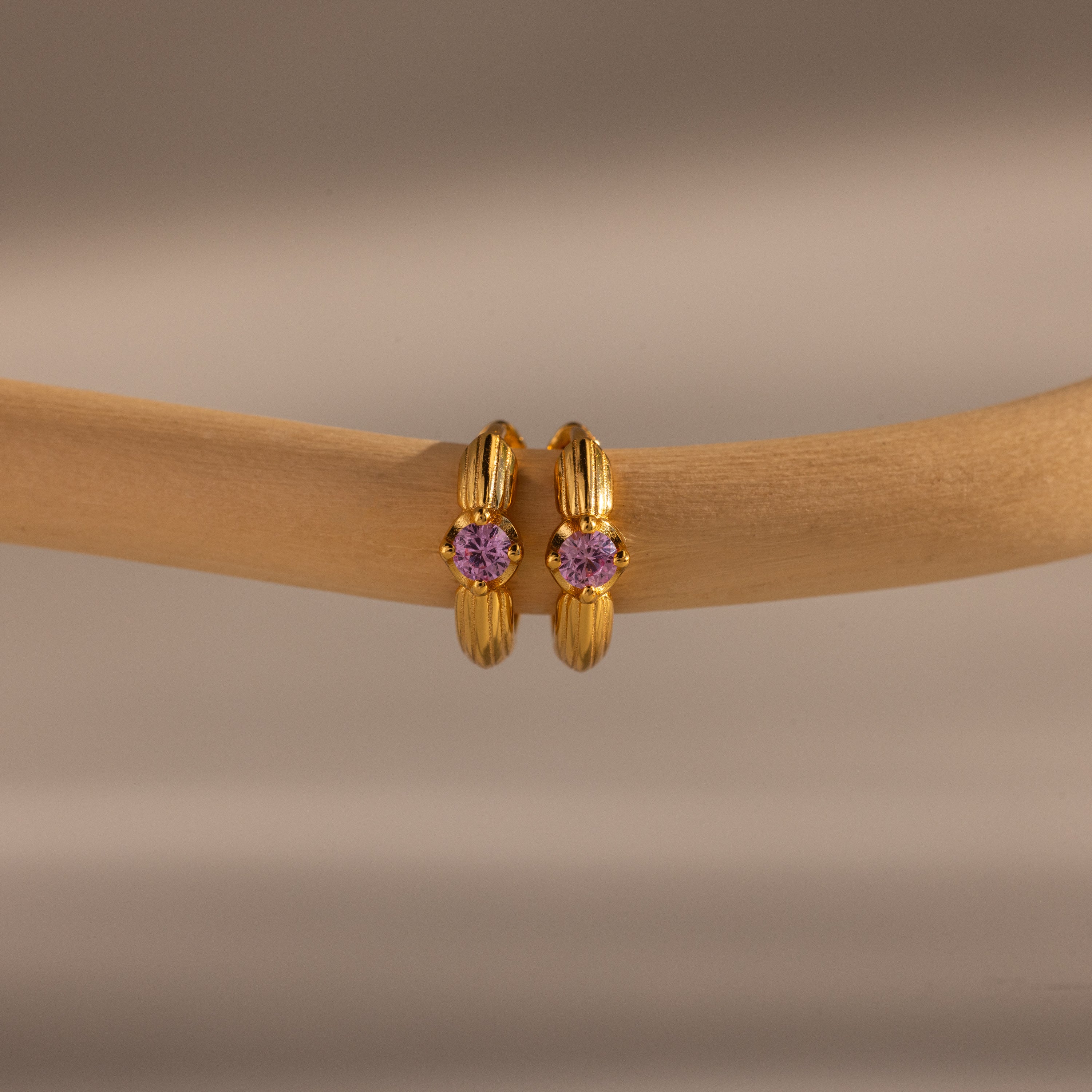 Ribbed Garnet Huggies - Image 3