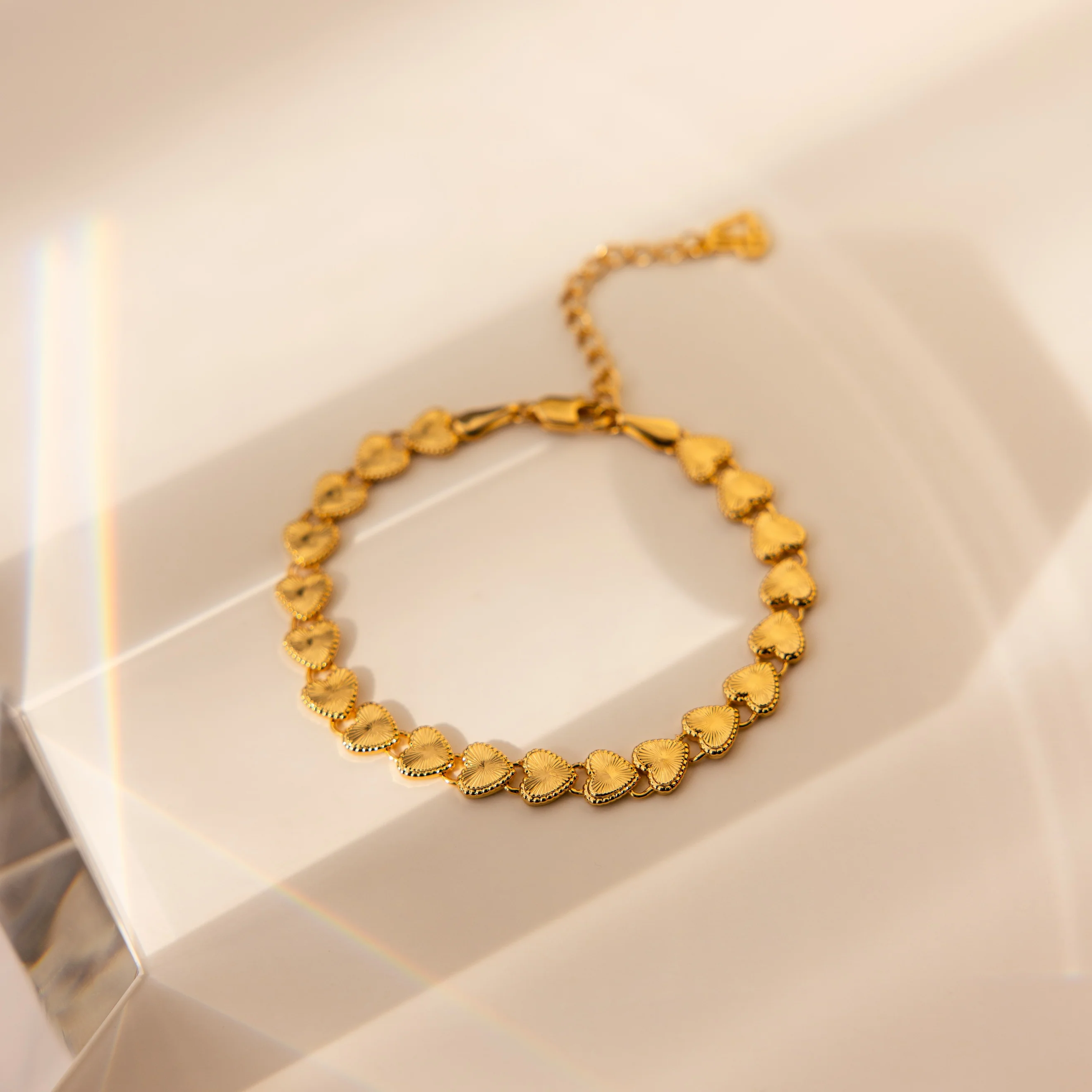 Ribbed Heart Link Bracelet in 18K Gold