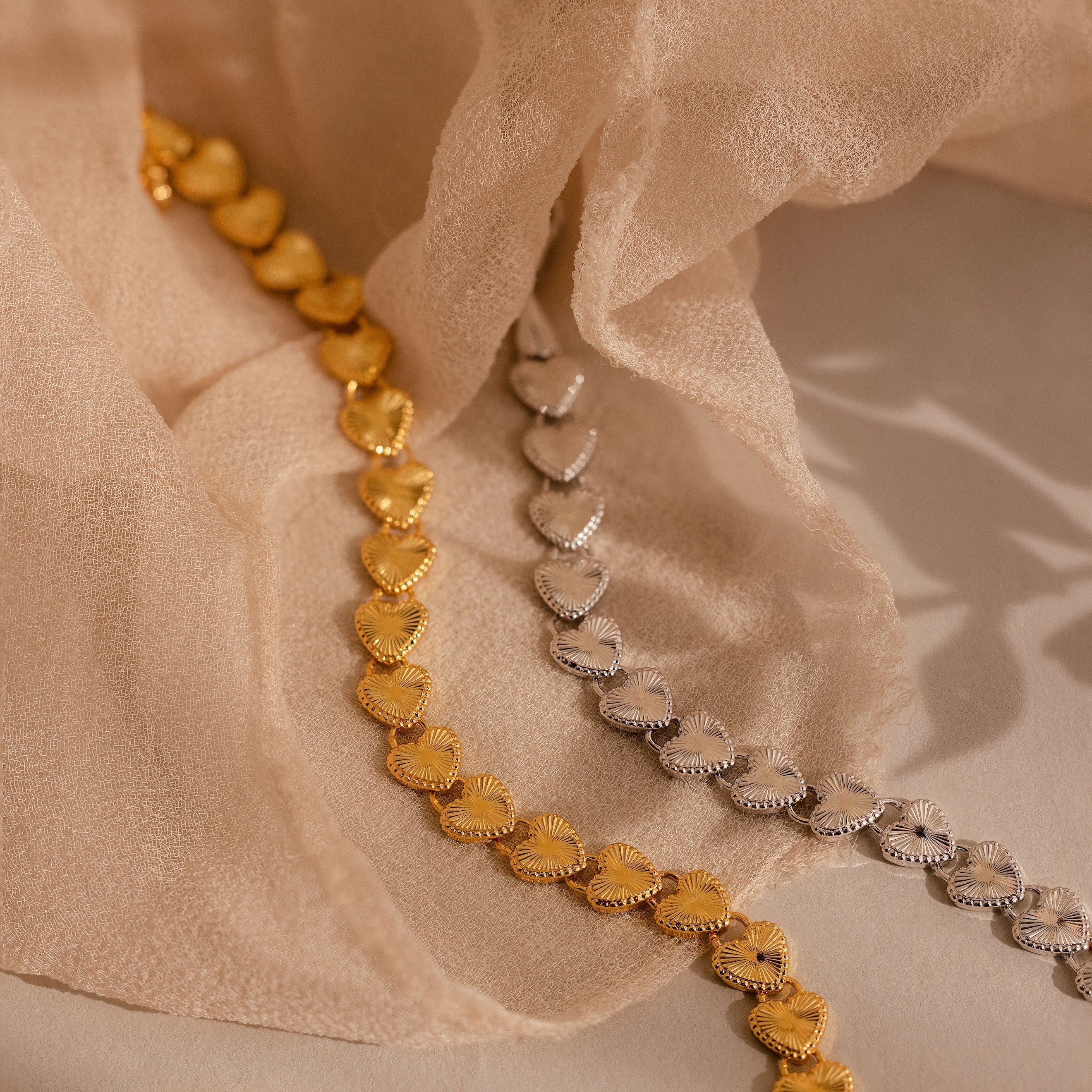 Ribbed Heart Link Bracelet in 18K Gold - Image 5