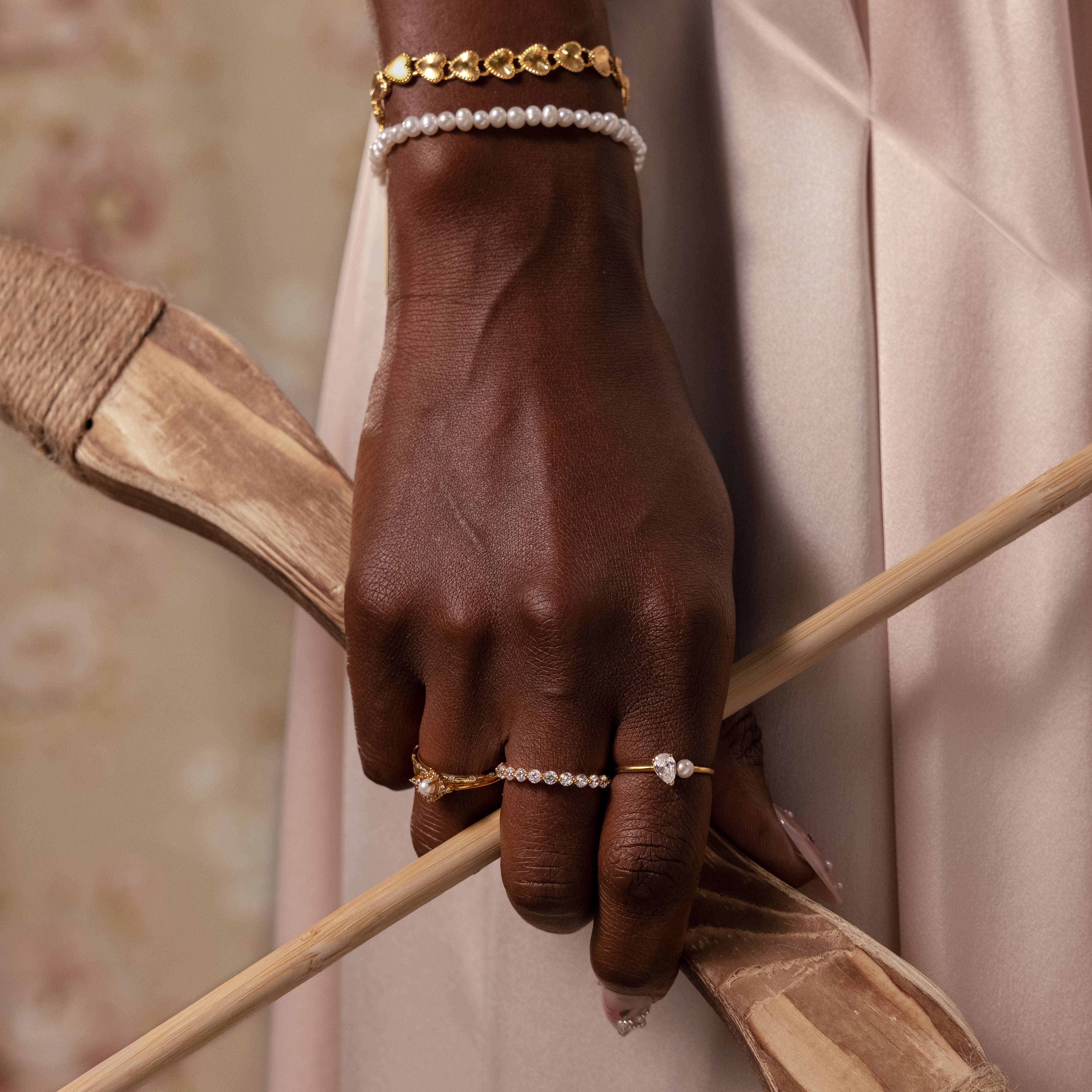 Ribbed Heart Link Bracelet in 18K Gold - Image 6