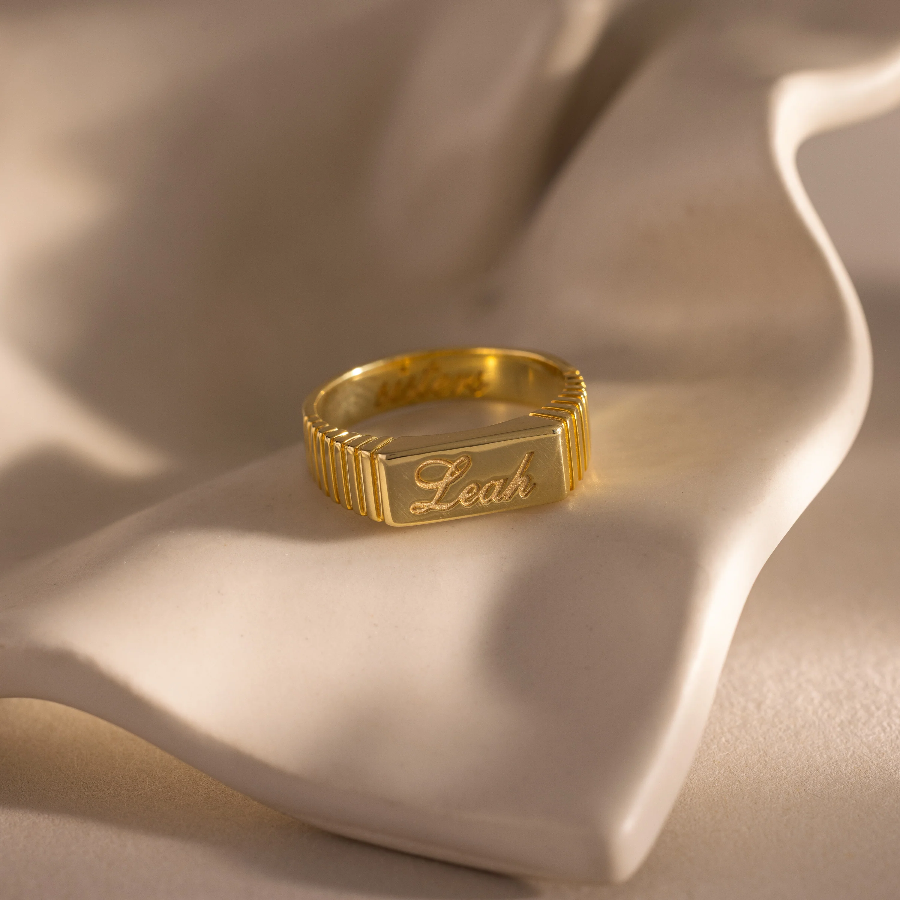Ribbed Name Signet Ring in 18K Gold