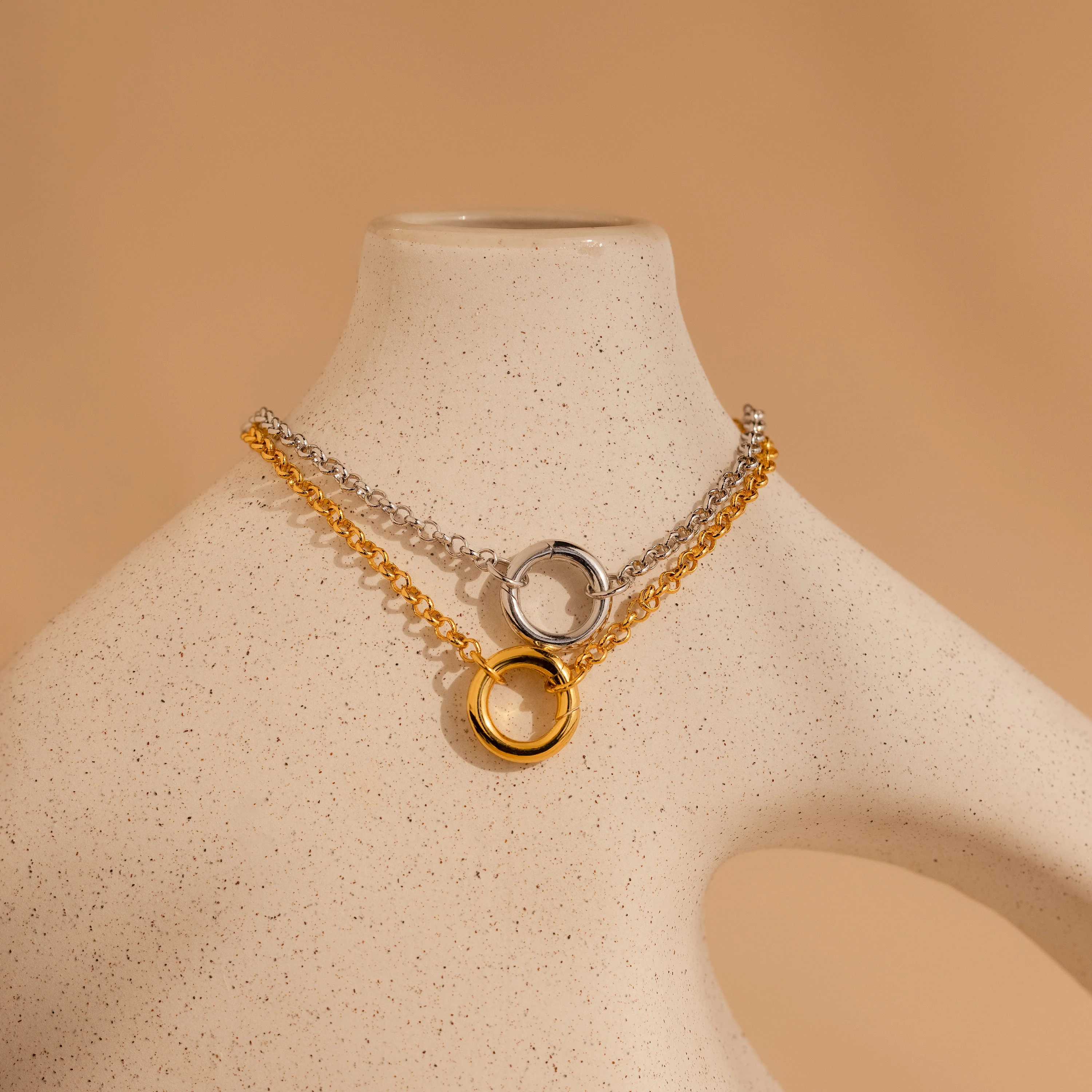 Rolo Circle Charm Bracelet in 18K Gold - Image 6