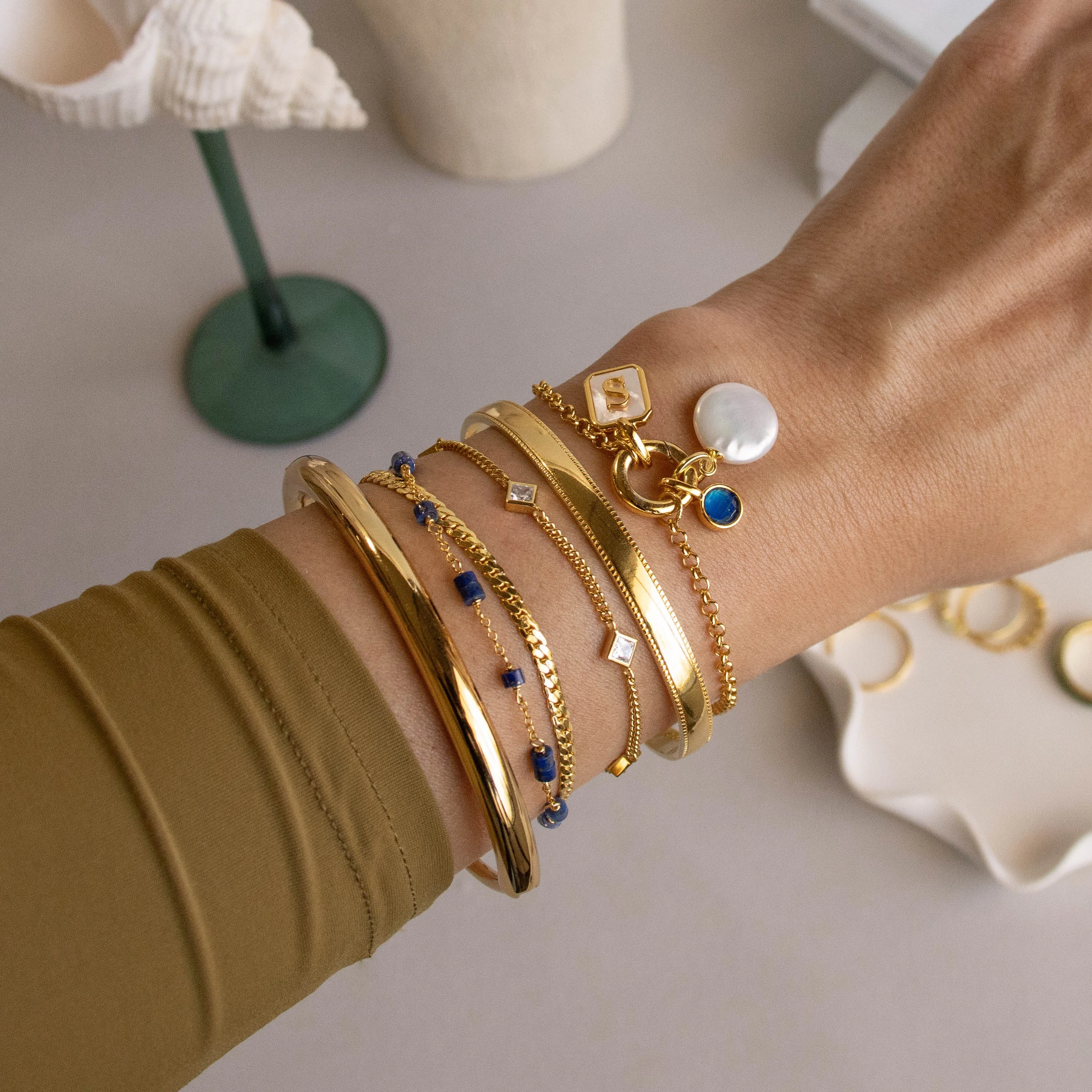 Rolo Circle Charm Bracelet - Image 7