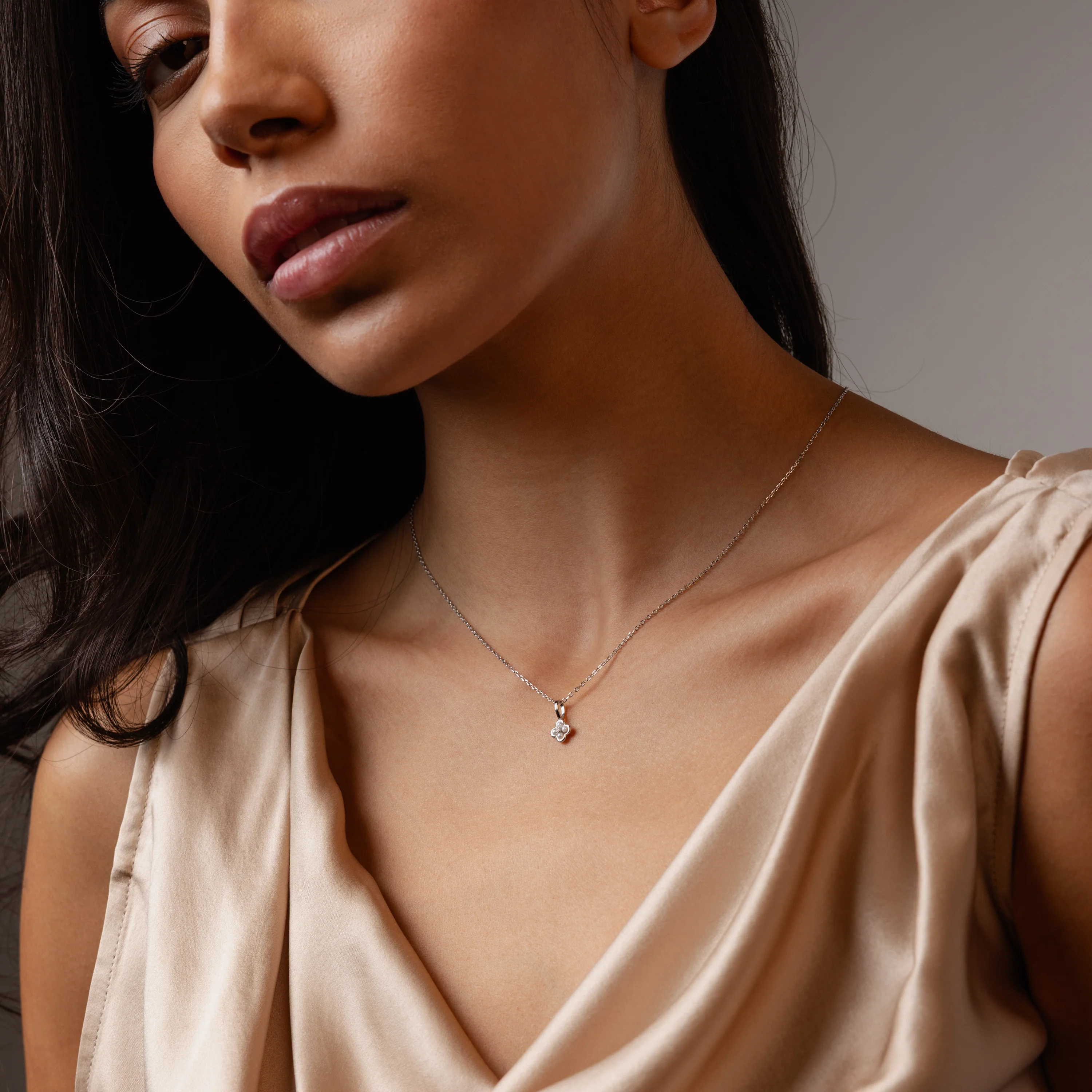 Rounded Pearl Flower Necklace in Silver - Image 4